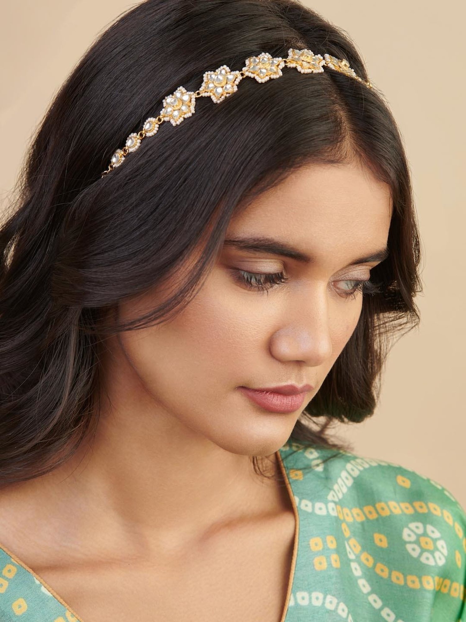 OOMPH White Pearls Wedding Hair Band