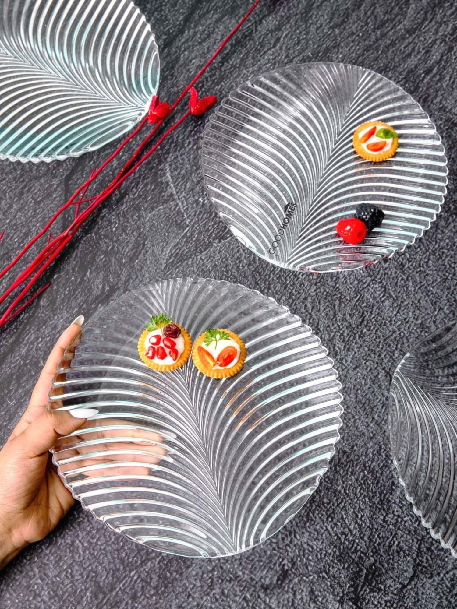 Goodhomes Transparent Glass Leaf Pattern Fruit Serving Platters - Set of 4