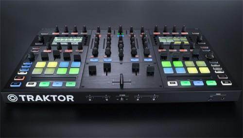 Native Instruments Traktor Kontrol S8 All-In-One DJ Controller