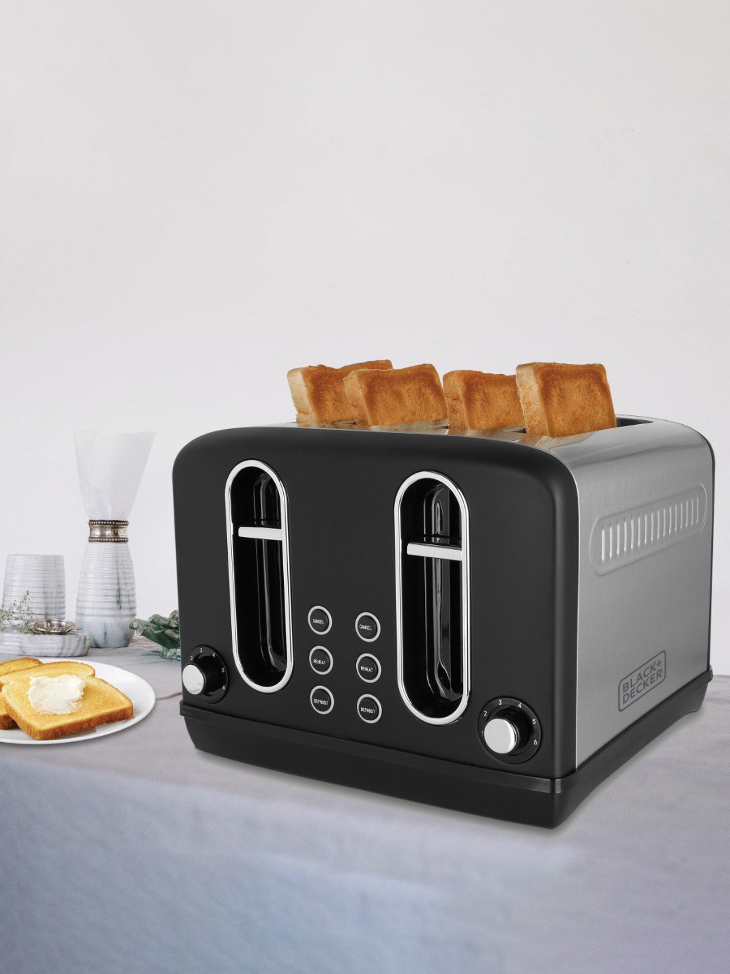 Black+Decker BXT00401IN Pop up Toaster 2300W with Stainless Steel Housing (Black)