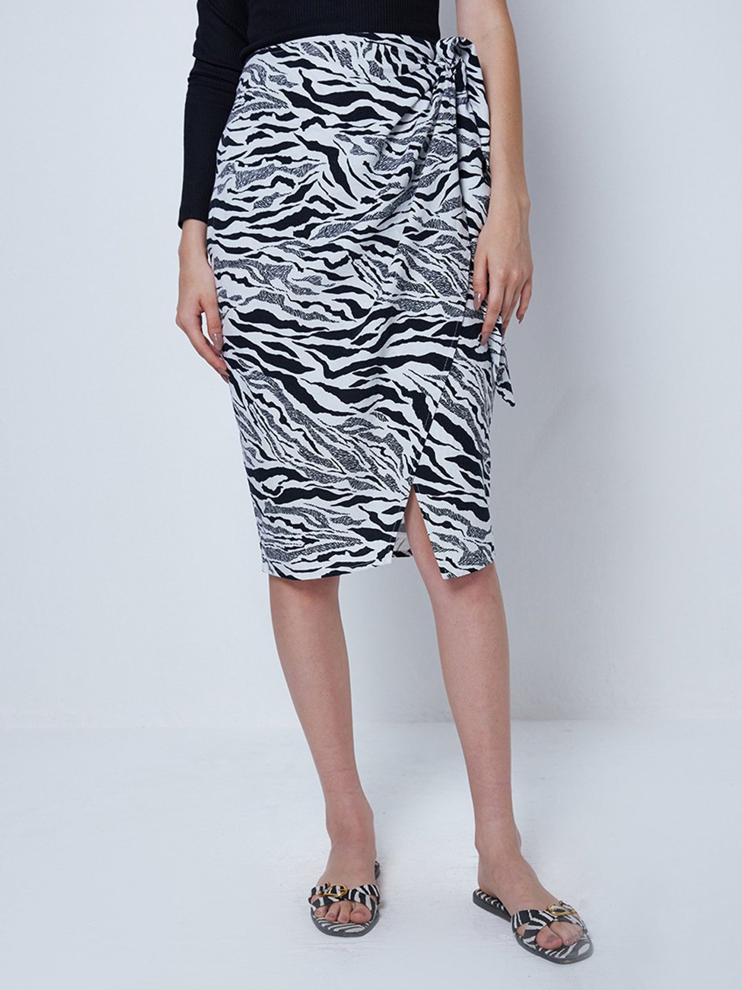Cover Story Black Printed Midi Skirt