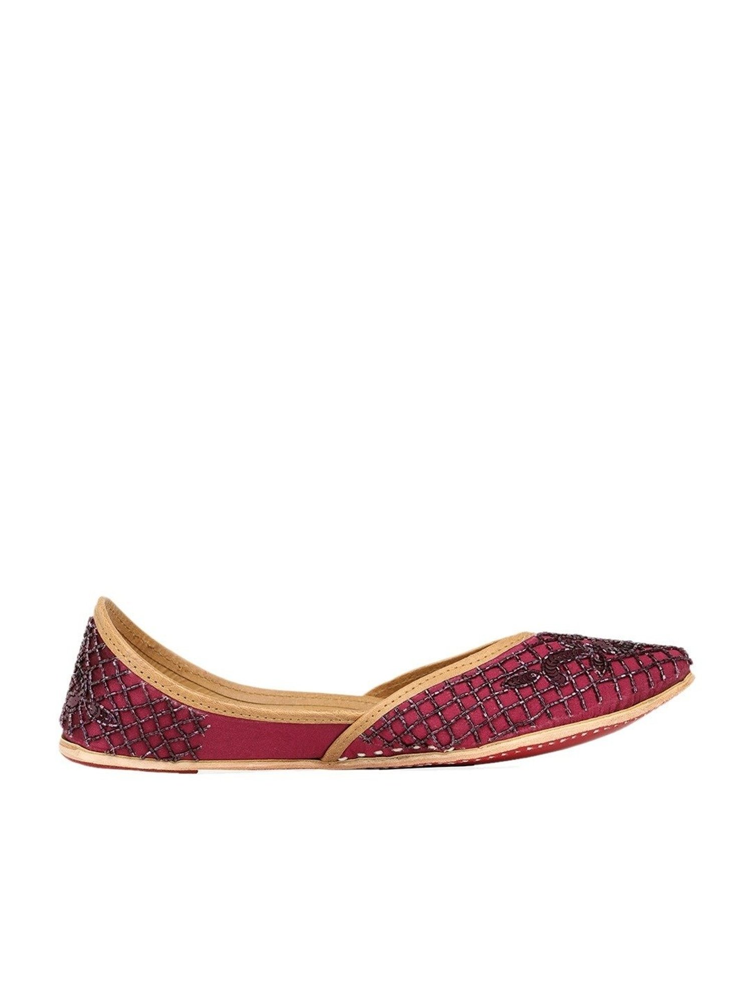 NR by Nidhi Rathi Women's Burgundy Ethnic Juttis