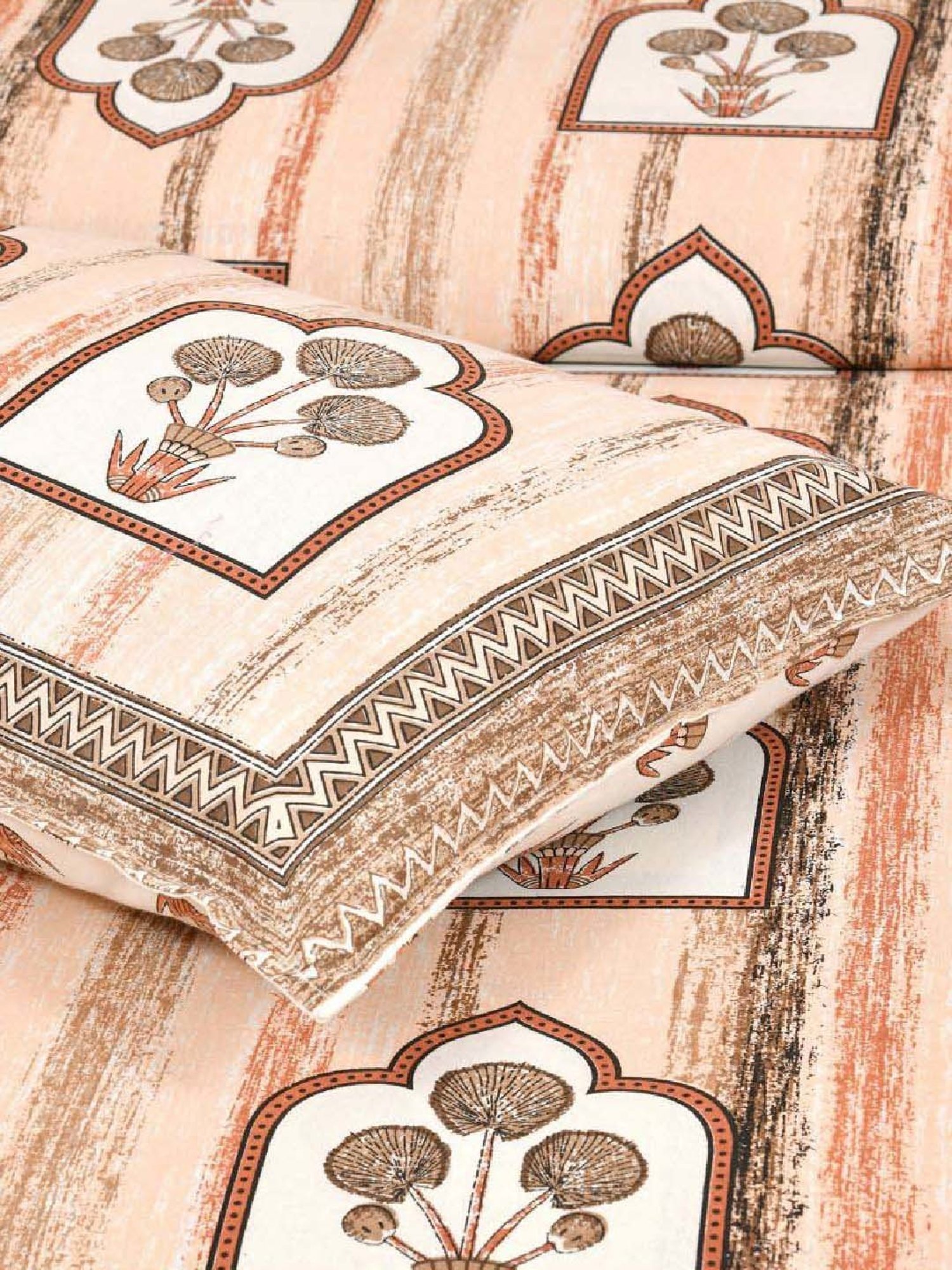 JaipurFabric Peach 180 TC 100% Cotton Jharokha Double Bedsheet with 2 Pillow Covers