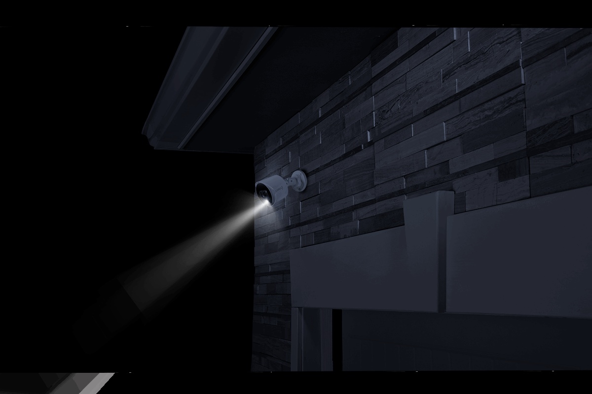 4K Ultra HD Active Deterrence Security Camera + 60ft  4K RG59/Power Cable