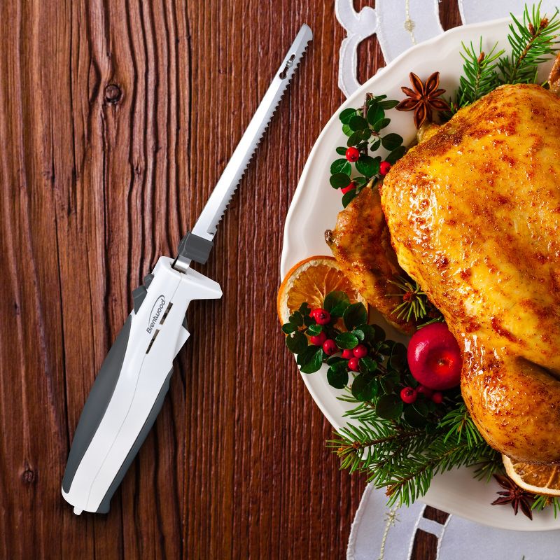 Brentwood 7.5 Inch Electric Carving Knife in White