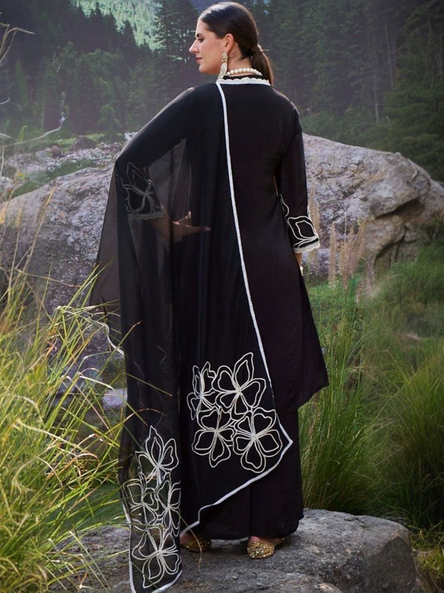 Autumnlane Varidhi Black Embroidered Kurta with Pant and Dupatta