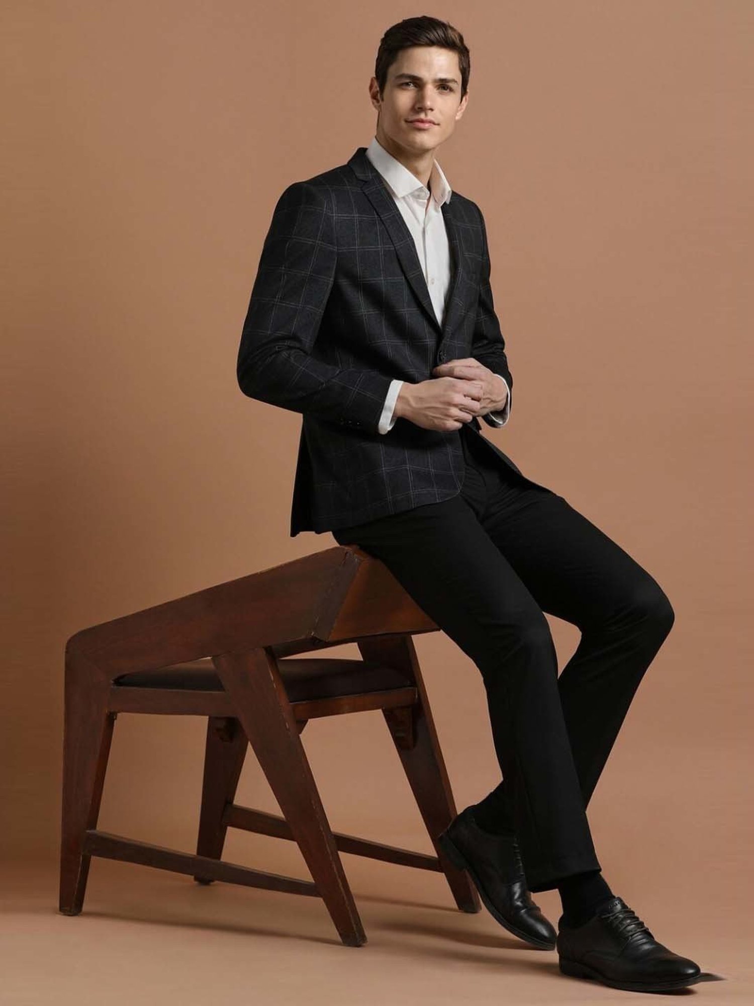 Arrow Sports Green Regular Fit Texture Waistcoat