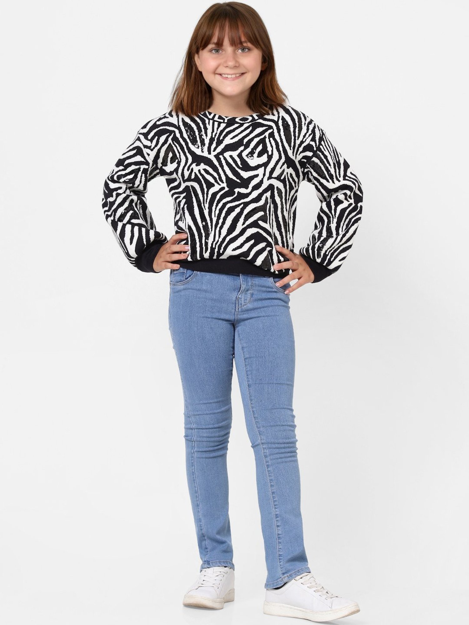KIDS ONLY White & Black Printed Full Sleeves Sweatshirt