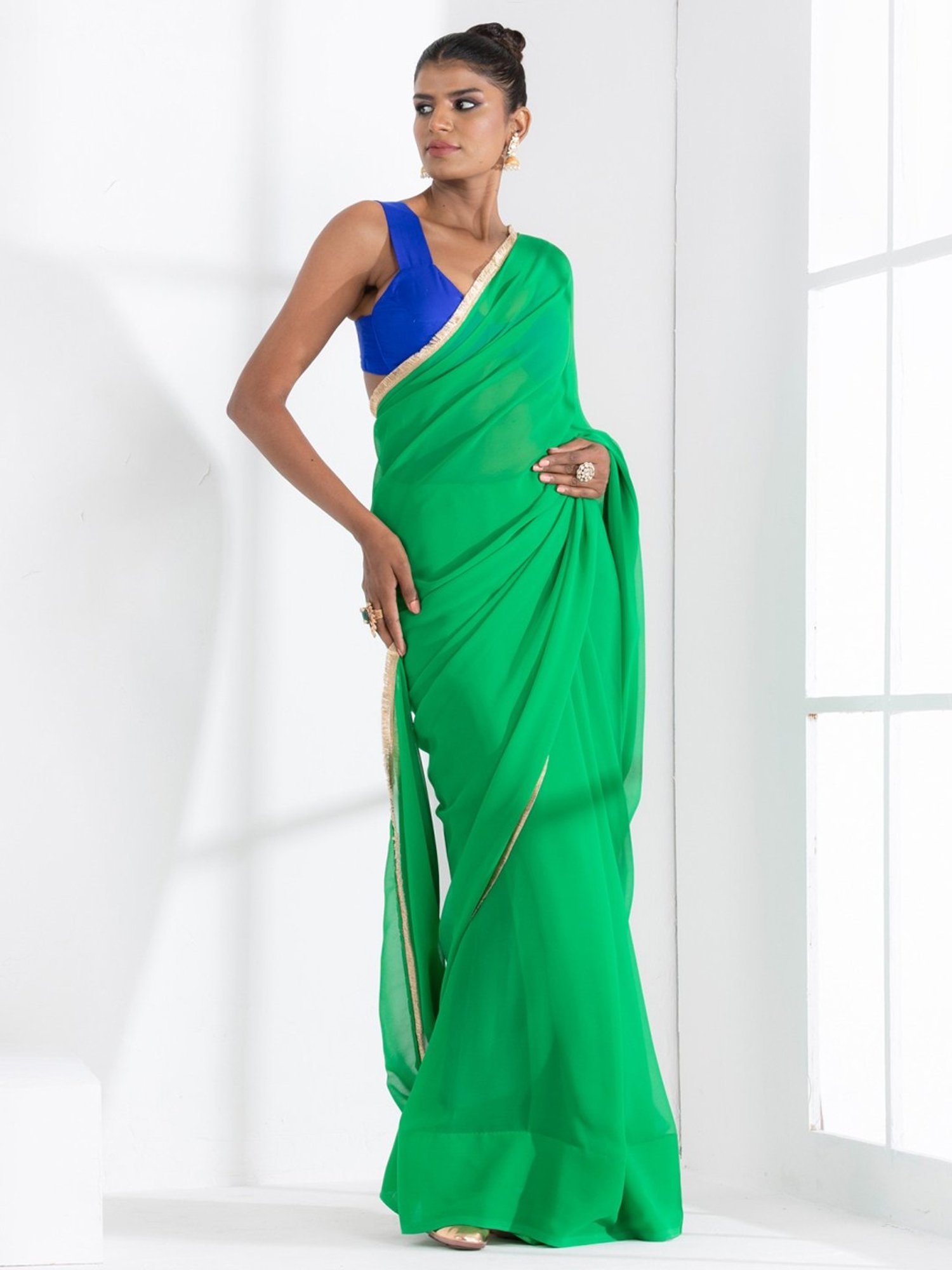Swtantra Green Plain Saree With Unstitched Blouse
