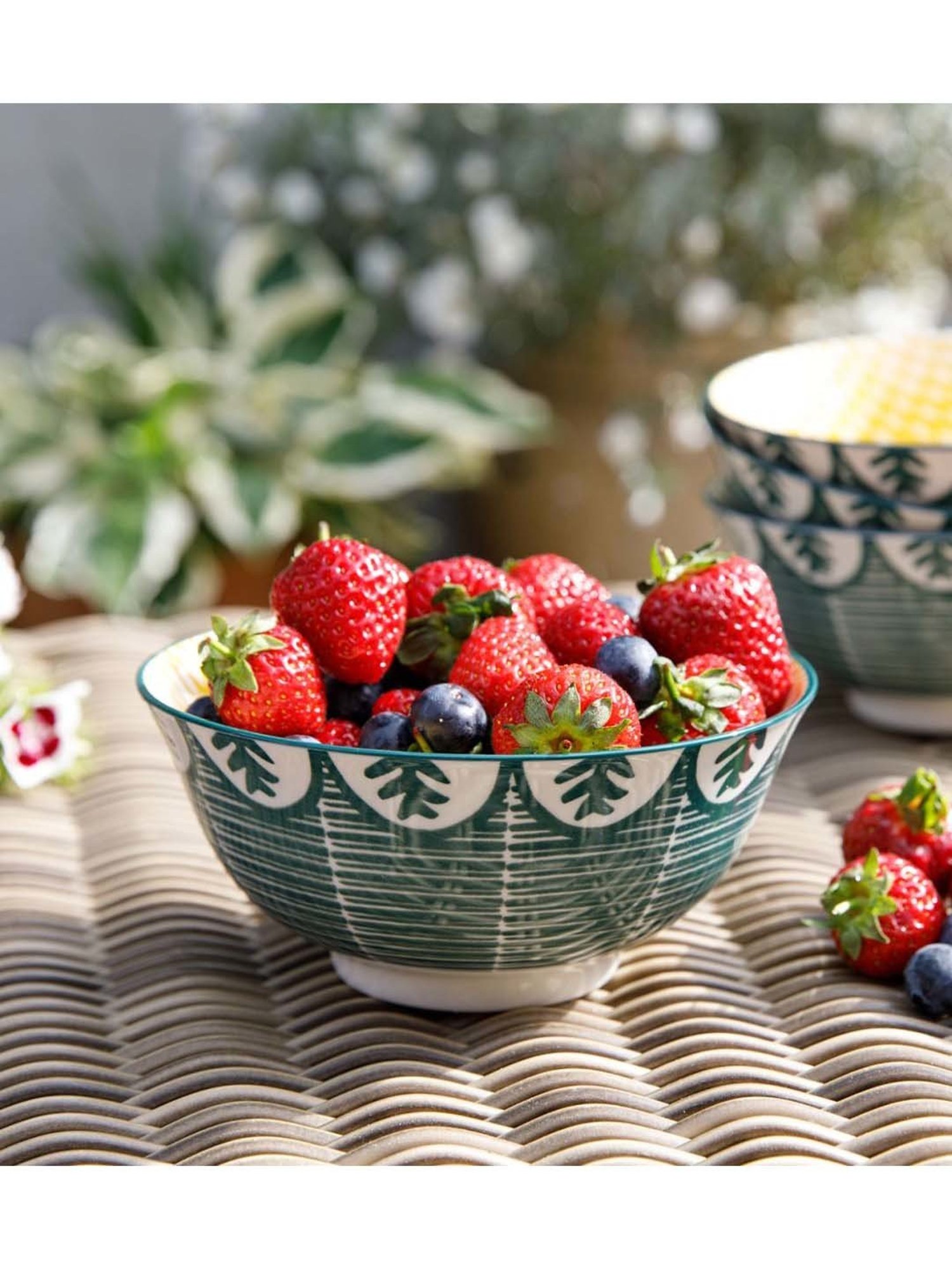 KitchenCraft Green & Yellow Stoneware 15.7 cm Bowl