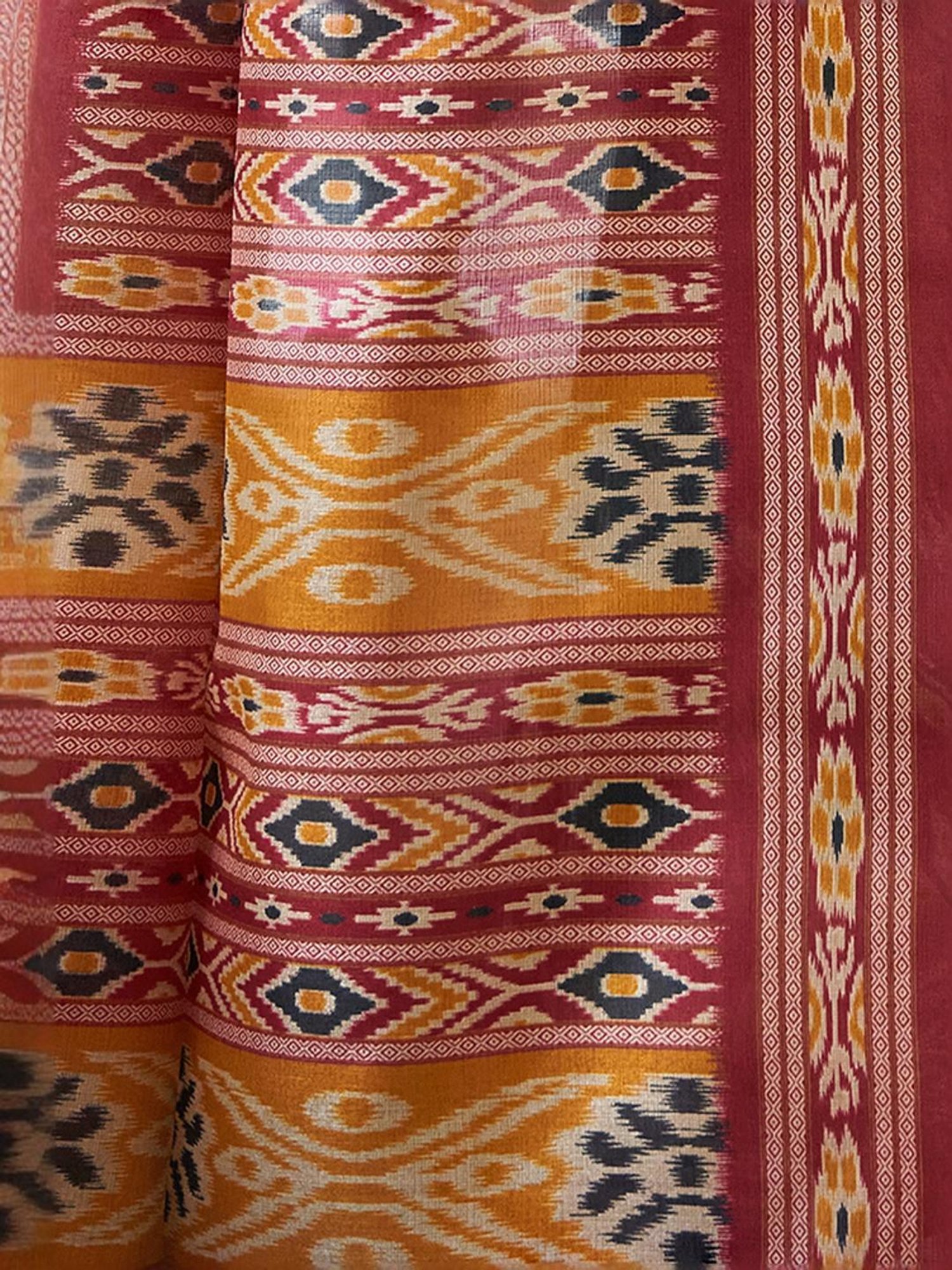 Satrani Black & Maroon Printed Saree With Unstitched Blouse