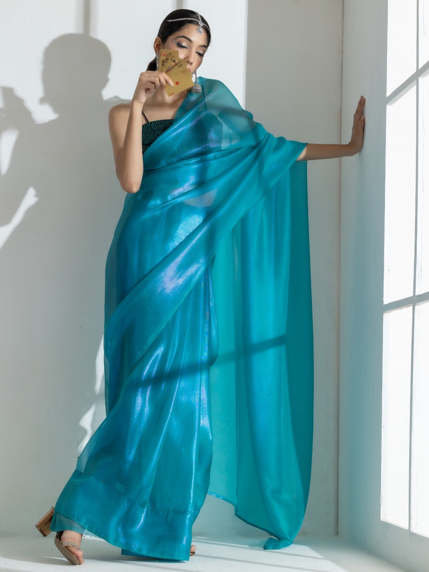 Swtantra Turquoise Plain Saree With Unstitched Blouse