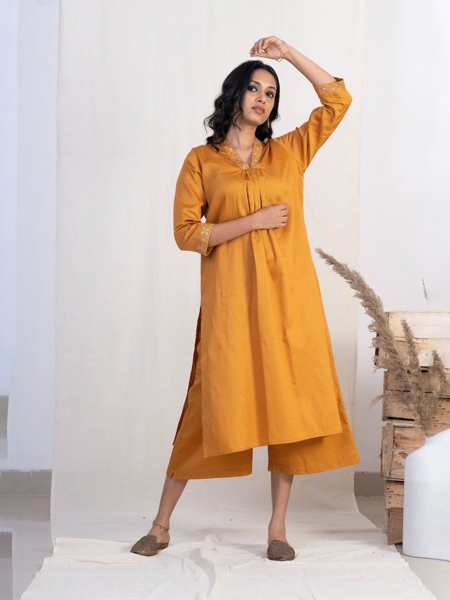 Akiso Jashn Gold V Neck Multiple Pleats Kurta