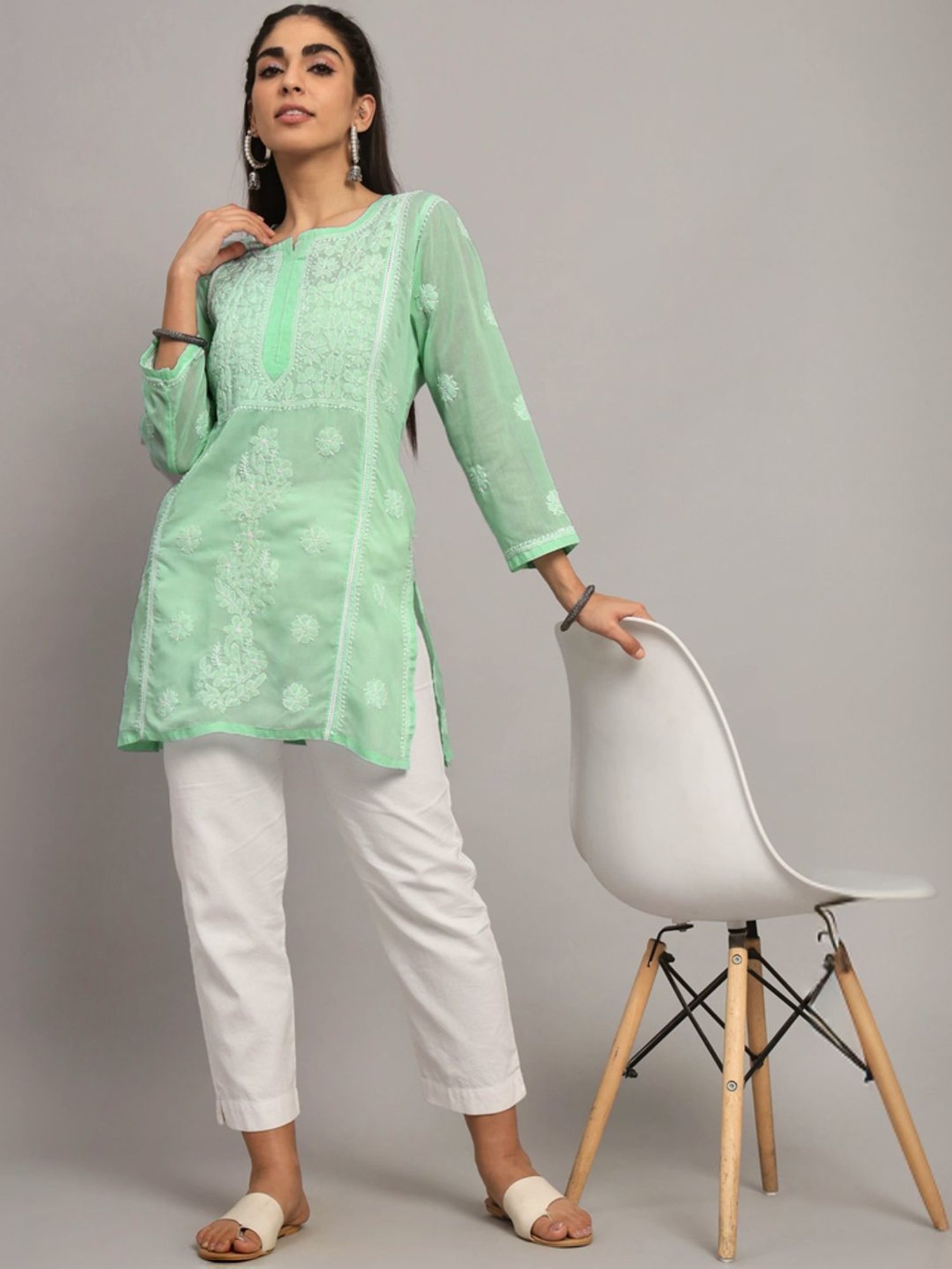 PARAMOUNT CHIKAN Green Cotton Hand Embroidered Chikankari Straight Kurti