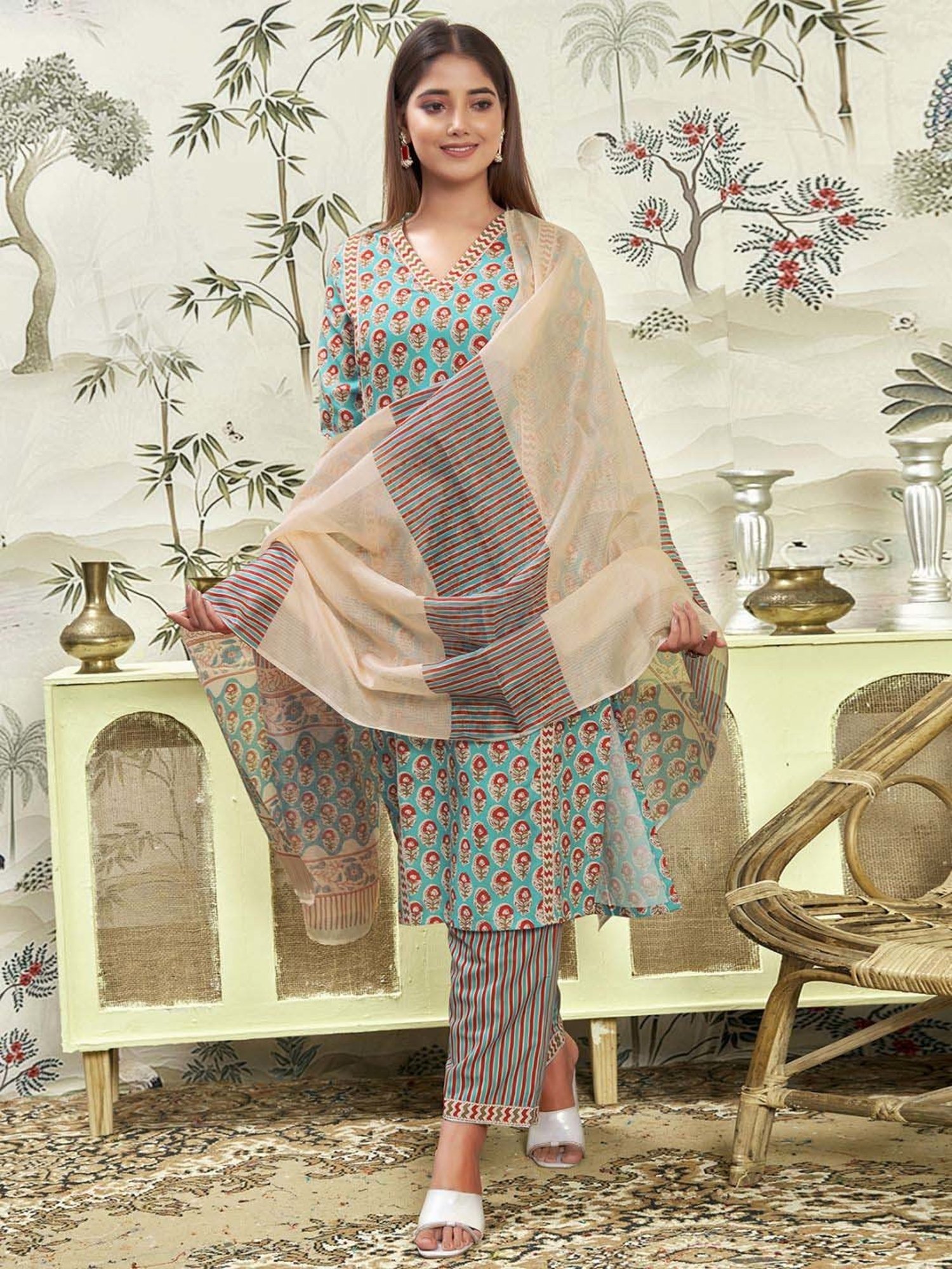 Skylee Blue Printed Kurta Pant Set With Dupatta