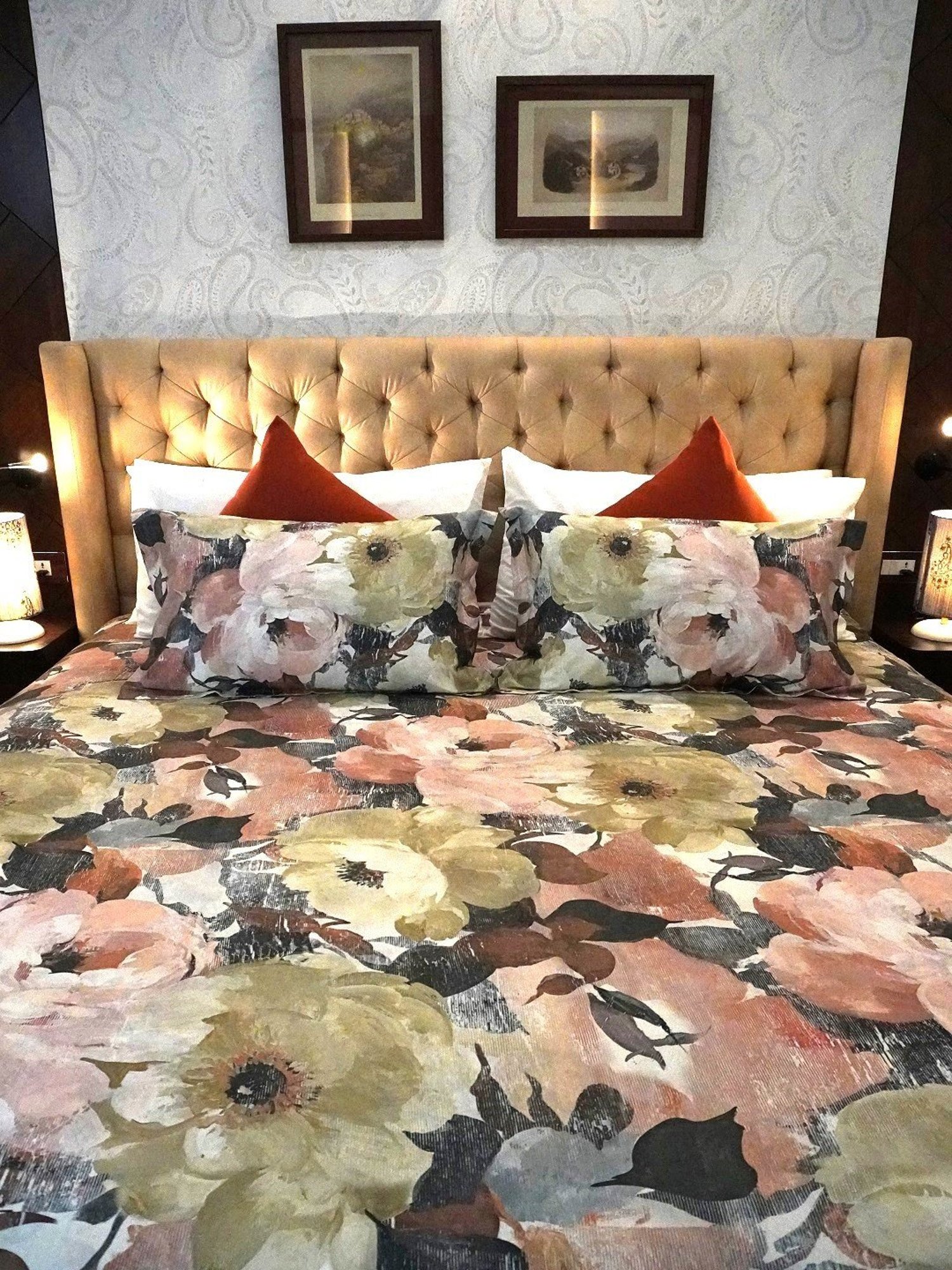 TARA Sparkling Homes Fiore Fresco Dove Brown Cotton 350 TC King Bedsheet with 2 Pillow Covers