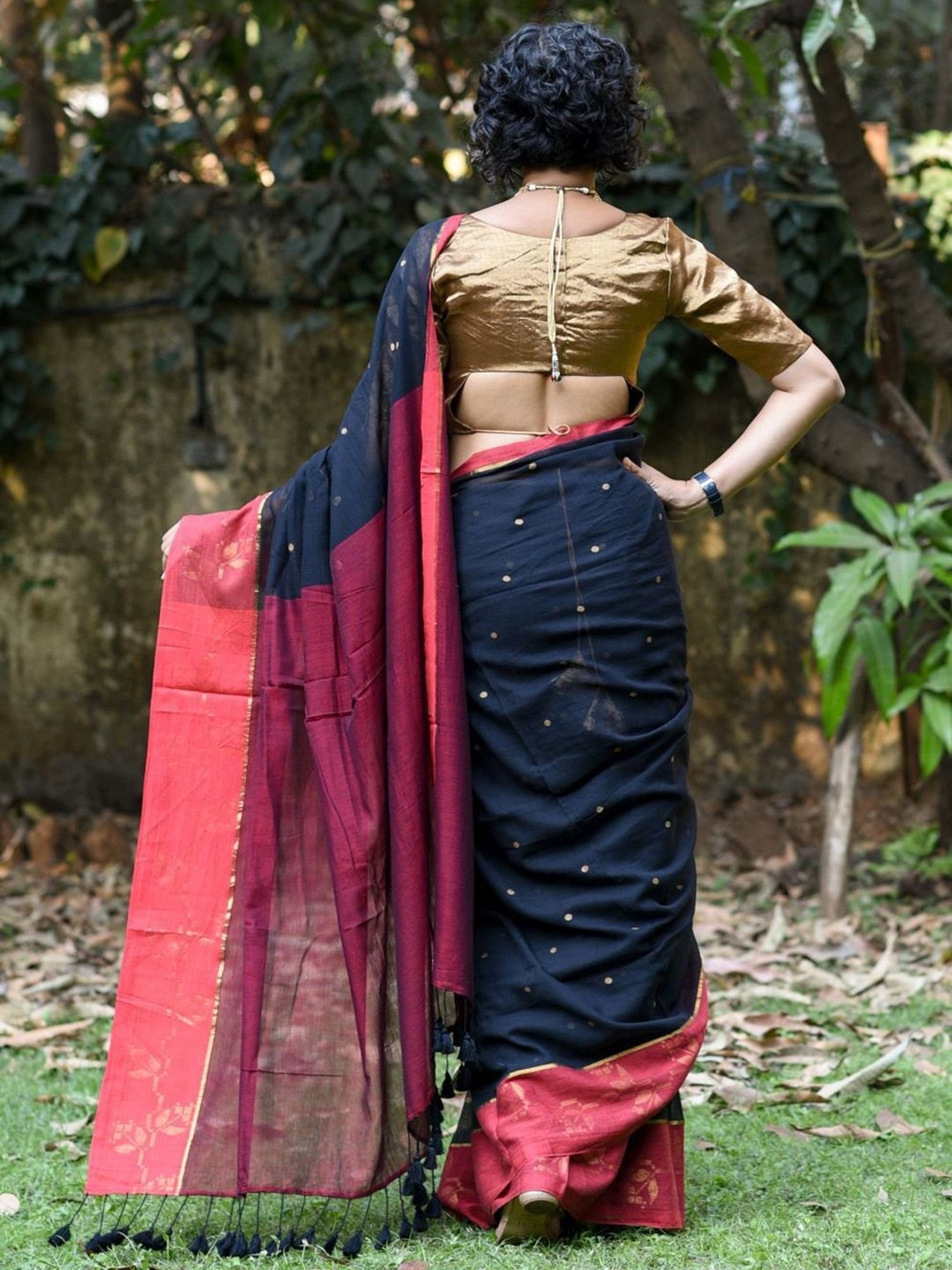 Suta Black Cotton Woven Saree Without Blouse