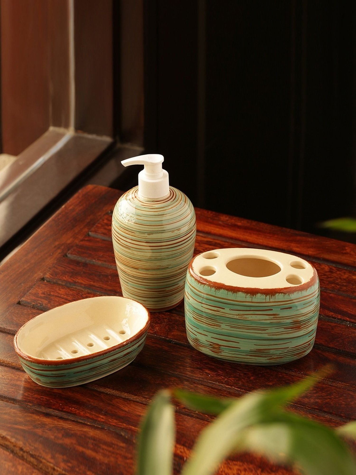 VarEesha Aztec Multicolor Ceramic Bath Accessories - Set of 2