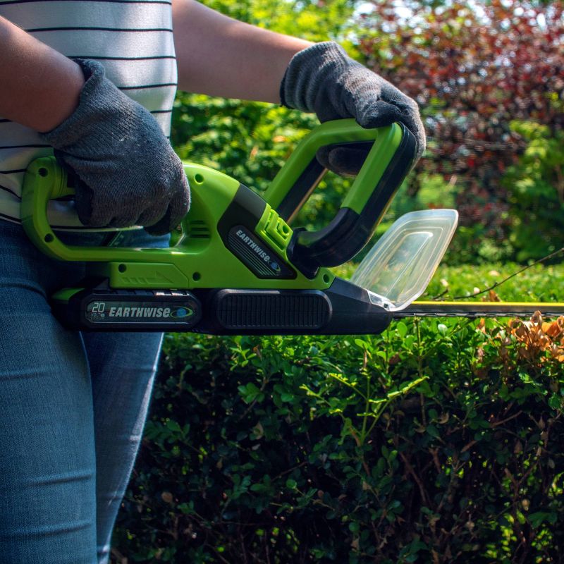 20" 20V Cordless Hedge Trimmer - Earthwise