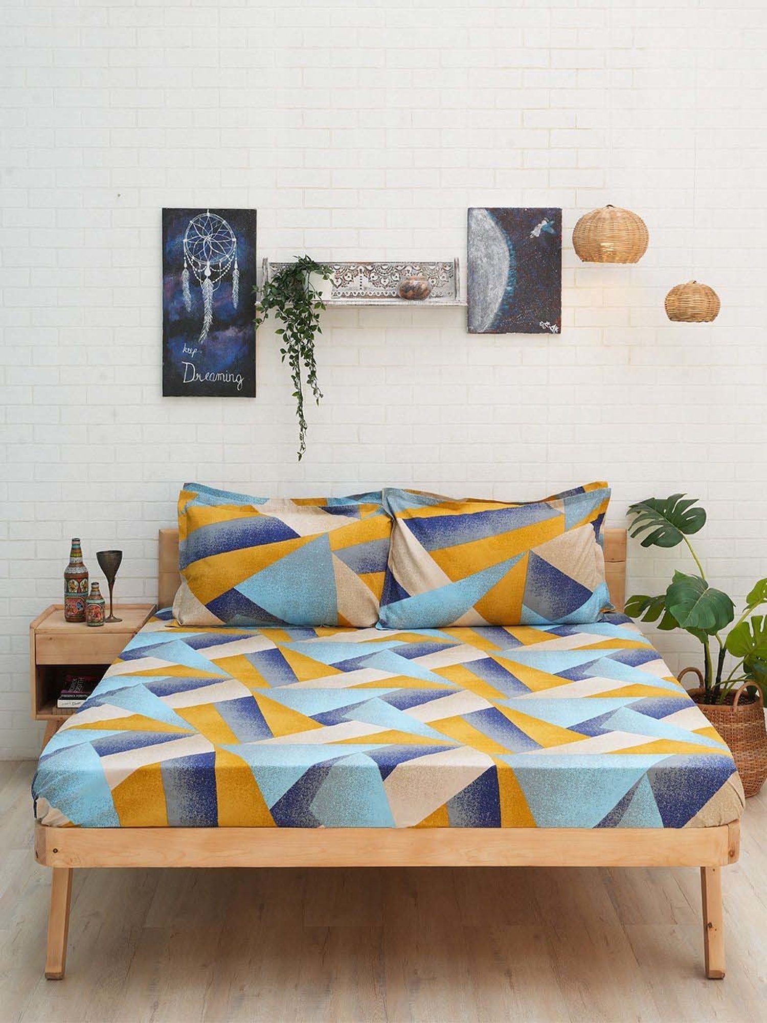 Ariana Multicolor Microfibre 140 TC King Bedsheet with 2 Pillow Covers