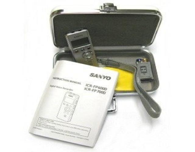 Sanyo FP600D Digital voice recorder with carrying case