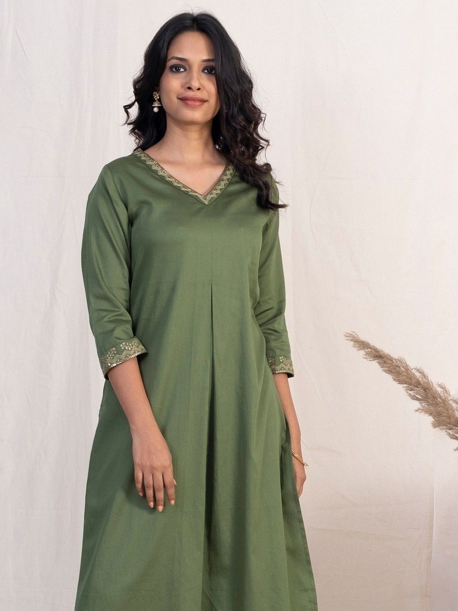 Akiso Jashn Green V Neck Single Pleat Kurta