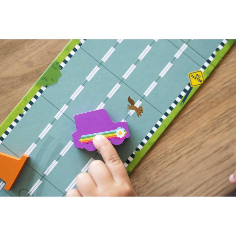 Chuckle & Roar Red Light Green Light Preschool Racing Game