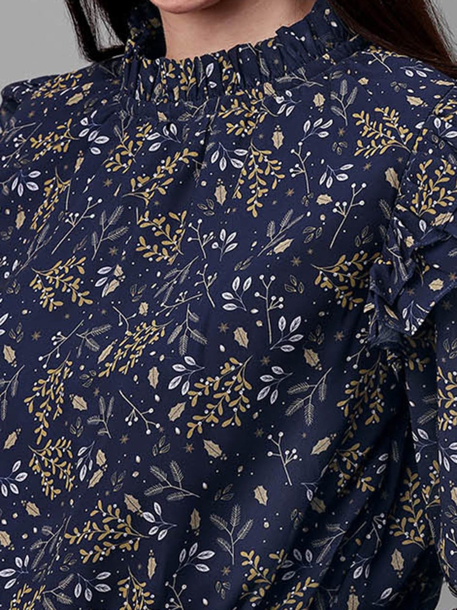 MASAKALI.CO Navy Floral Print Crop Top