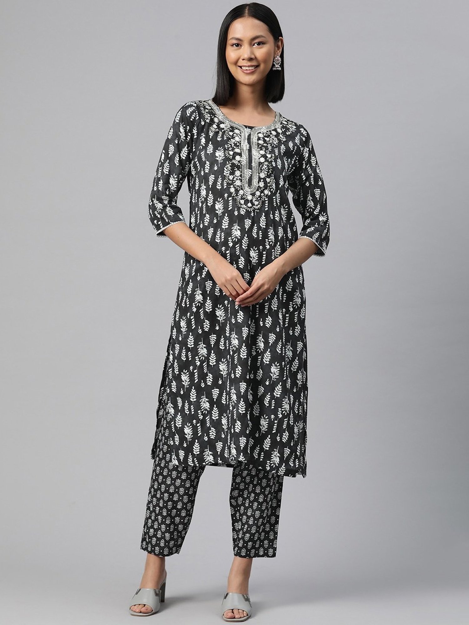 READIPRINT FASHIONS Black Floral Print Kurta Pant Set