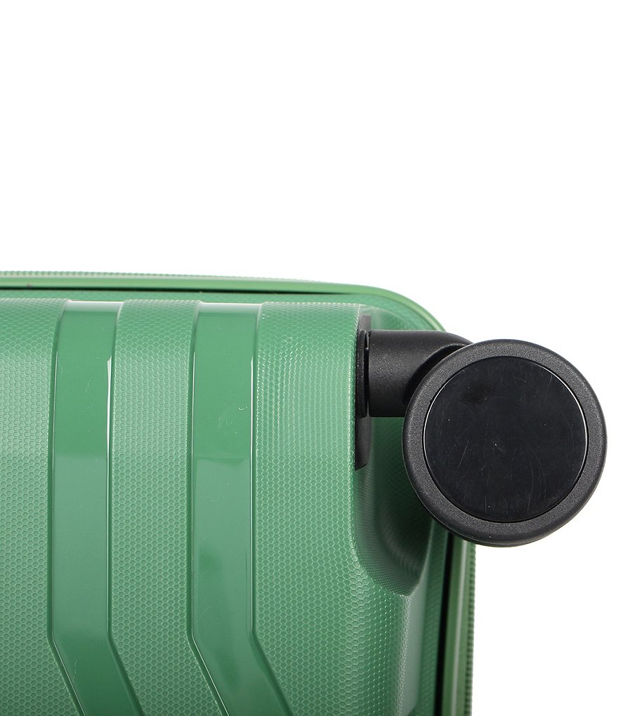 Pathfinder Resort Collection 20#double; Carry-On Hardside Spinner