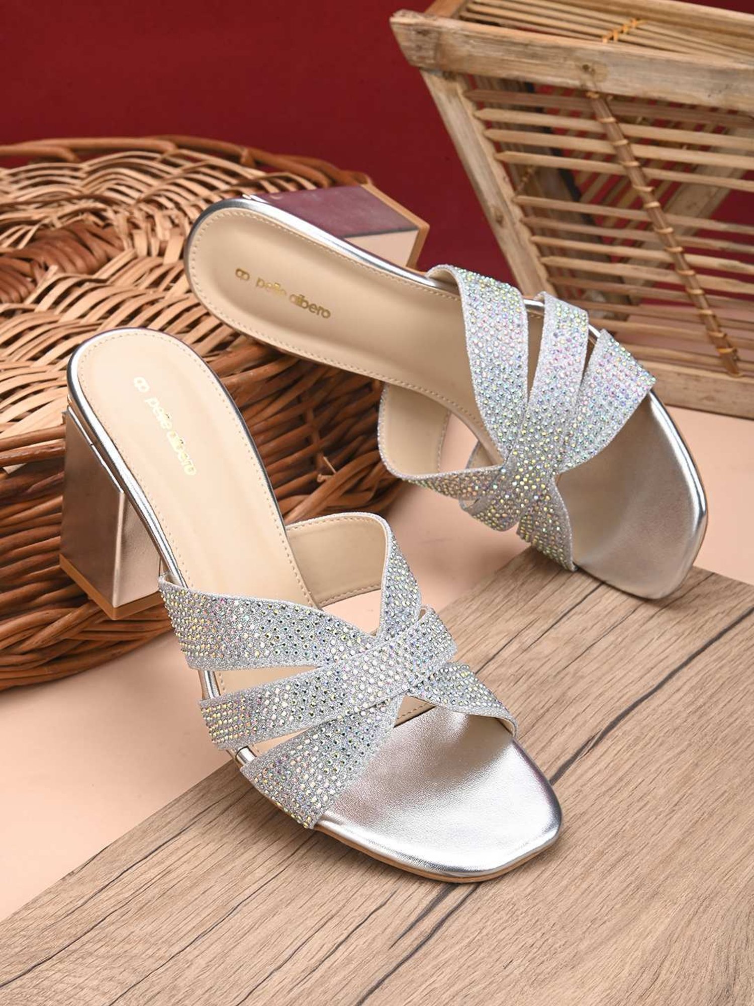 Pelle Albero Women's Silver Ethnic Sandals