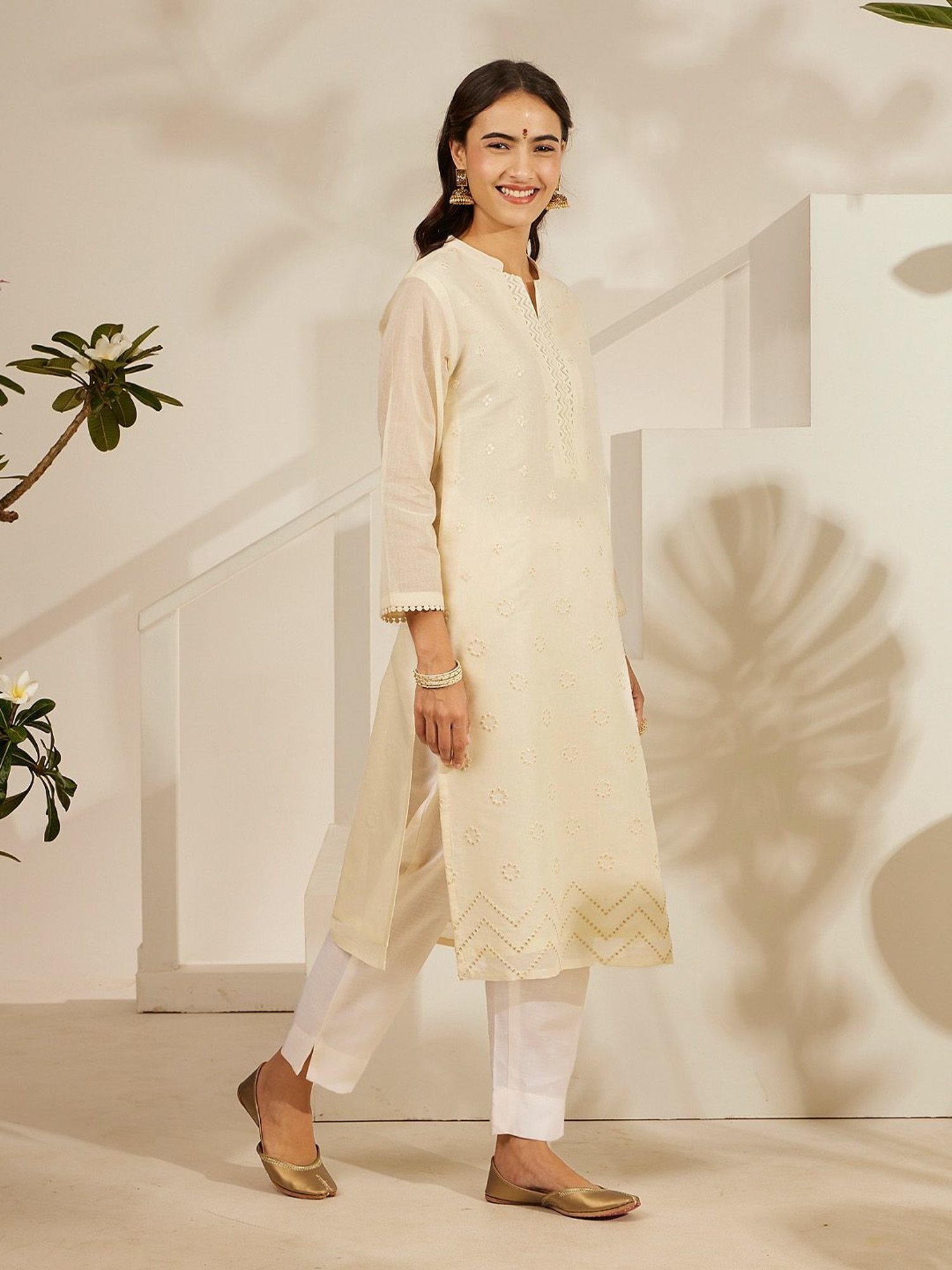Daali Cream Mul Mandarin Collar 3/4 Sleeves Summery Whites Kurta with Two Pockets