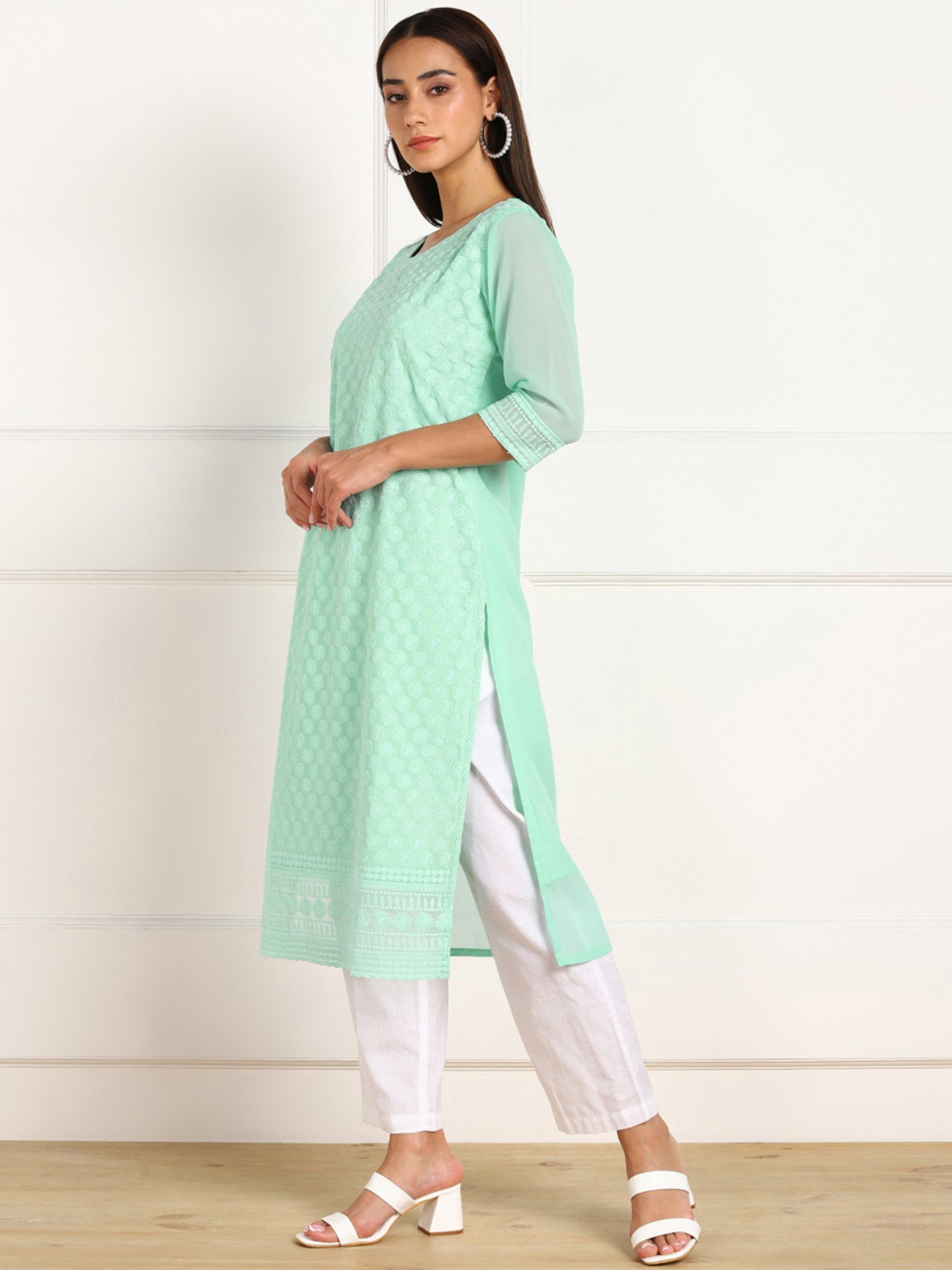 SWAGG INDIA Green Embroidered Straight Kurta