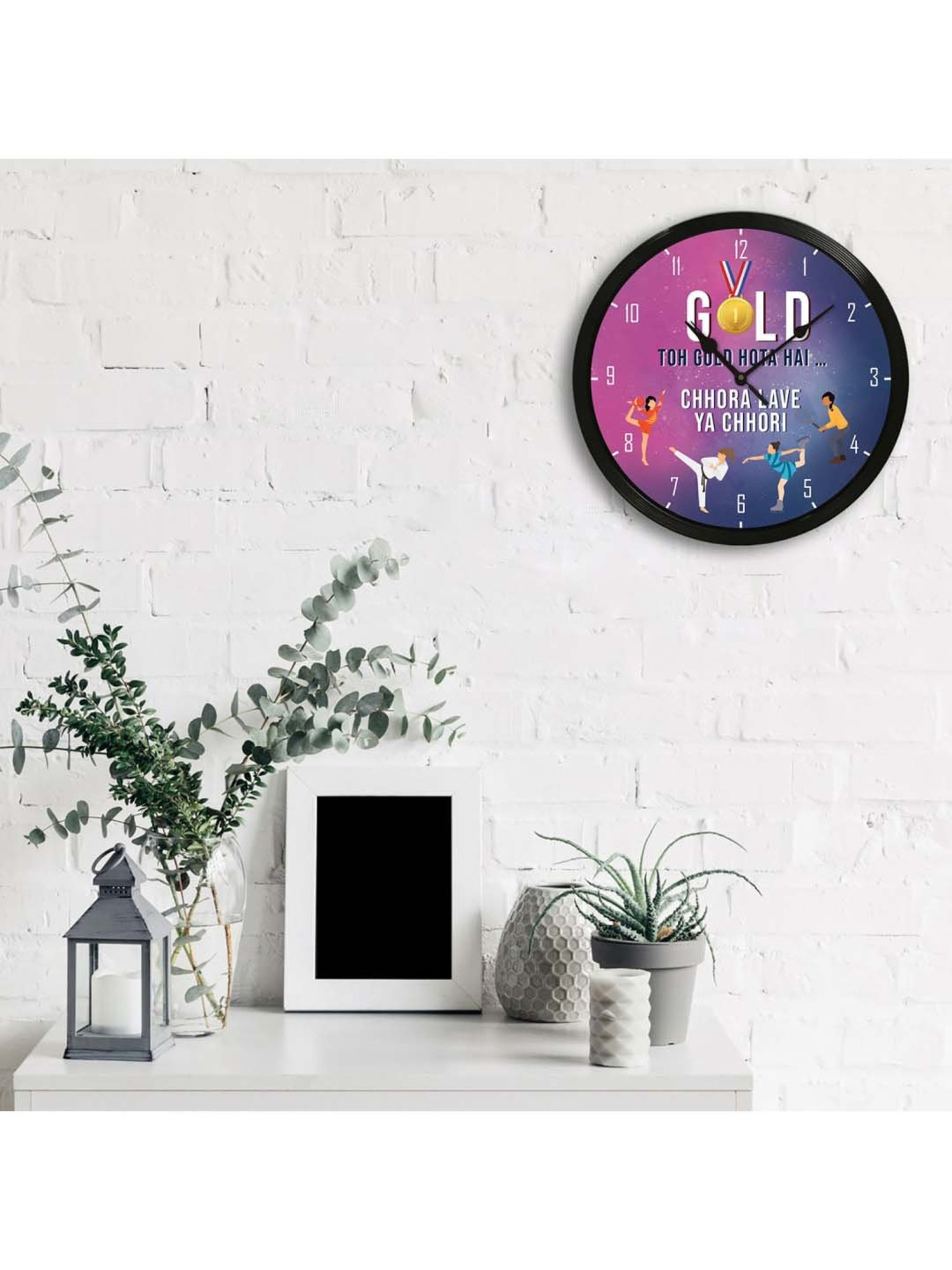 eCraftIndia 'Gold Toh Gold Hota Hai' Multicolor Designer Round Analog Black Wall Clock