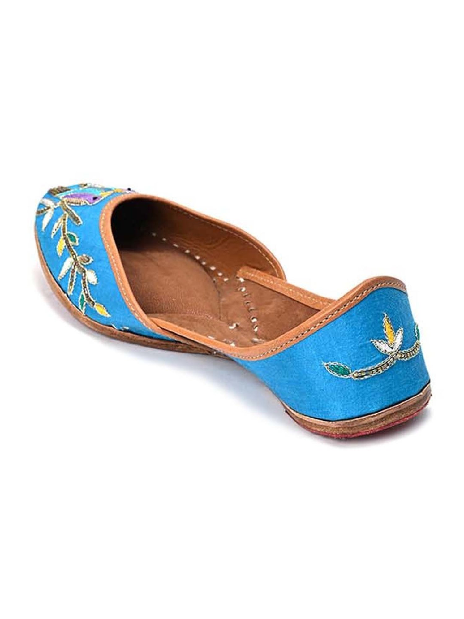 Scentra Women's Blue Ethnic Juttis