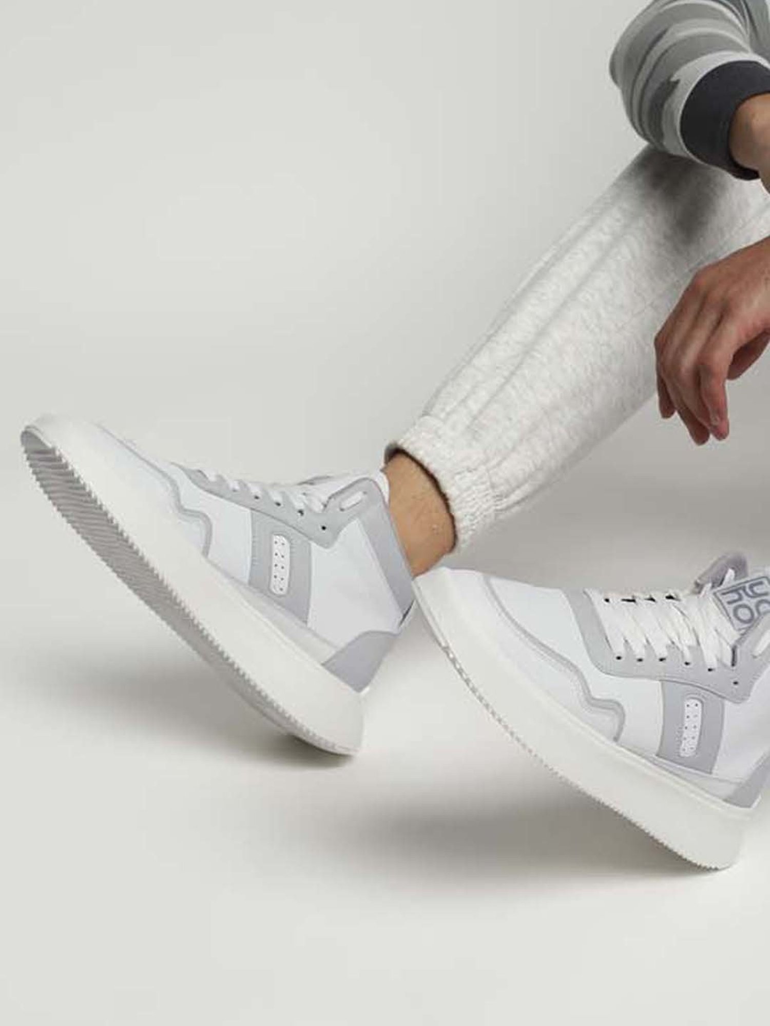 Yoho Men's White & Grey Ankle High Sneakers