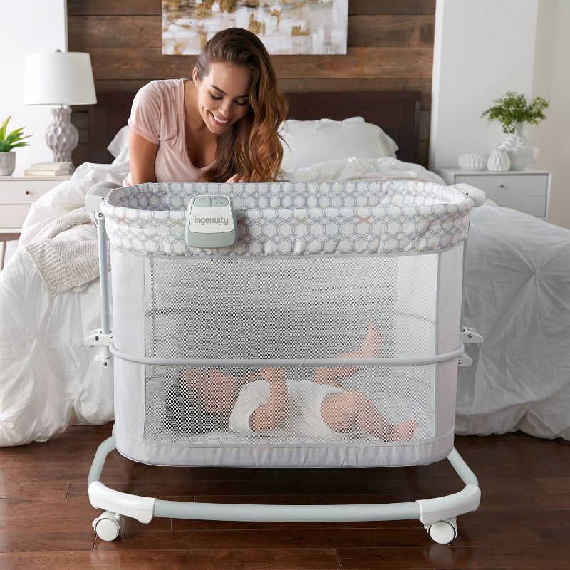 Simmons Kids' Silent Auto Gliding Deluxe Bassinet - Embossed Paisley