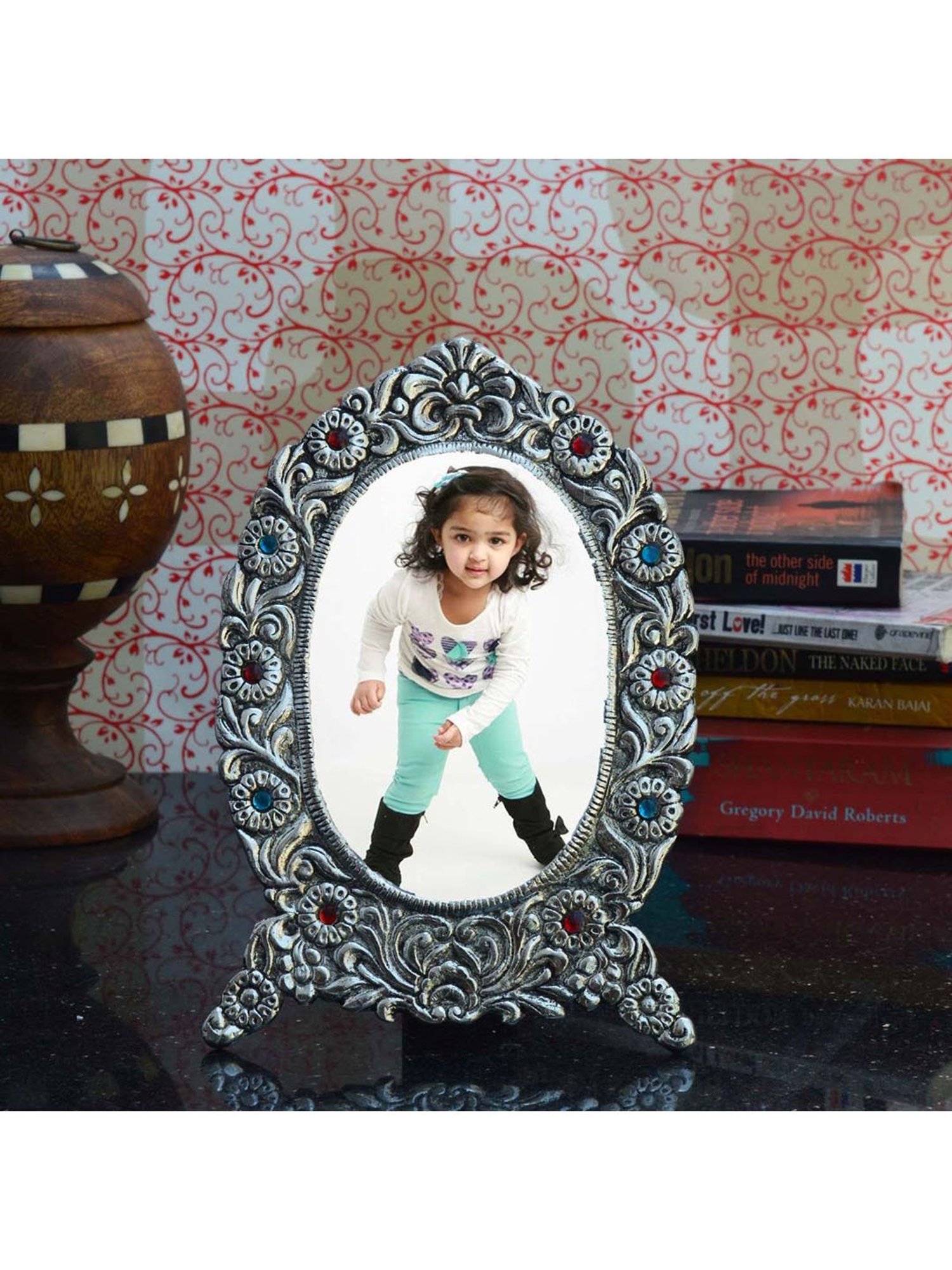 eCraftIndia Antique Finish White Metal Splendid Photo Frame
