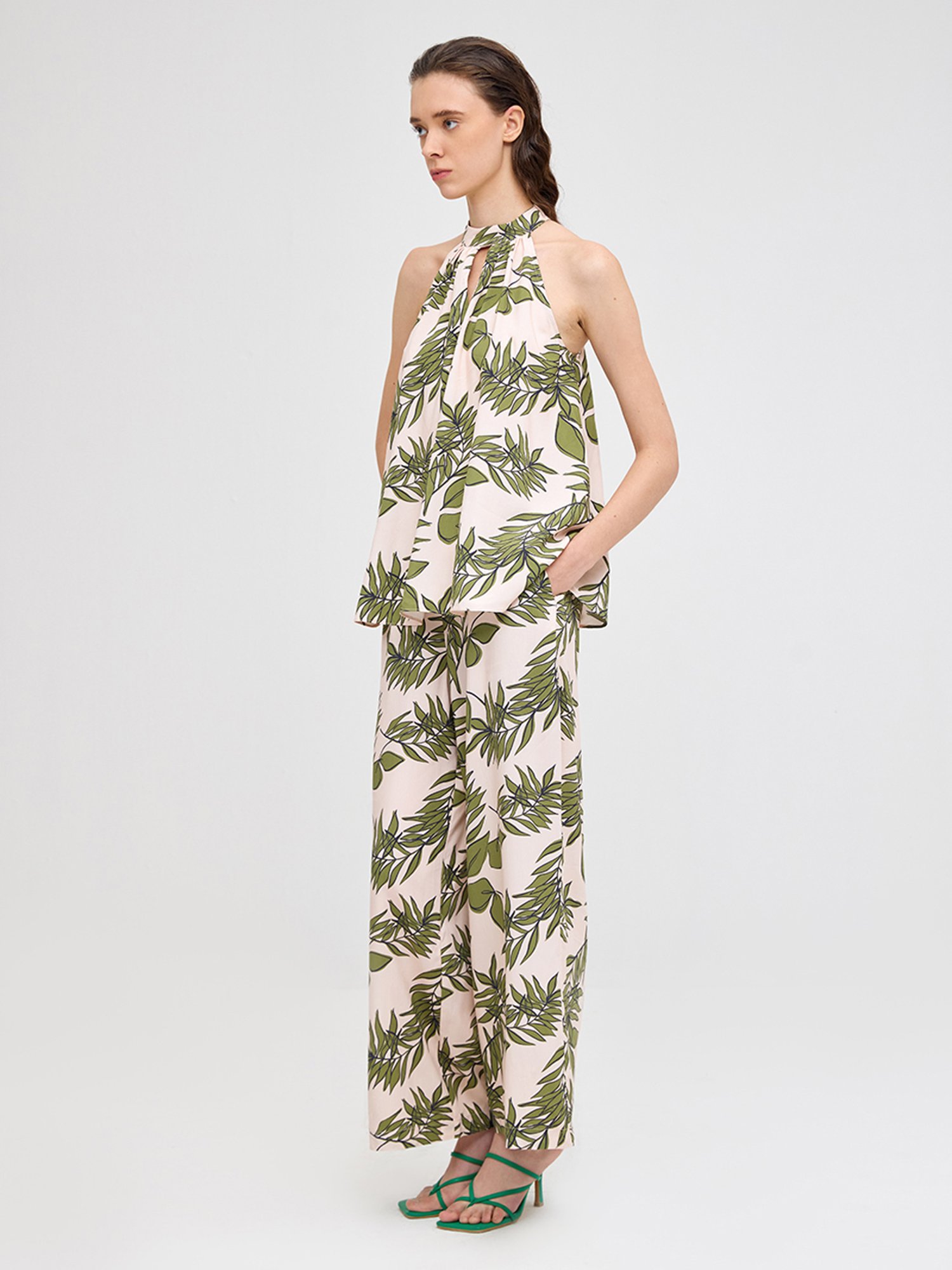 Cover Story Off White & Green Printed Top