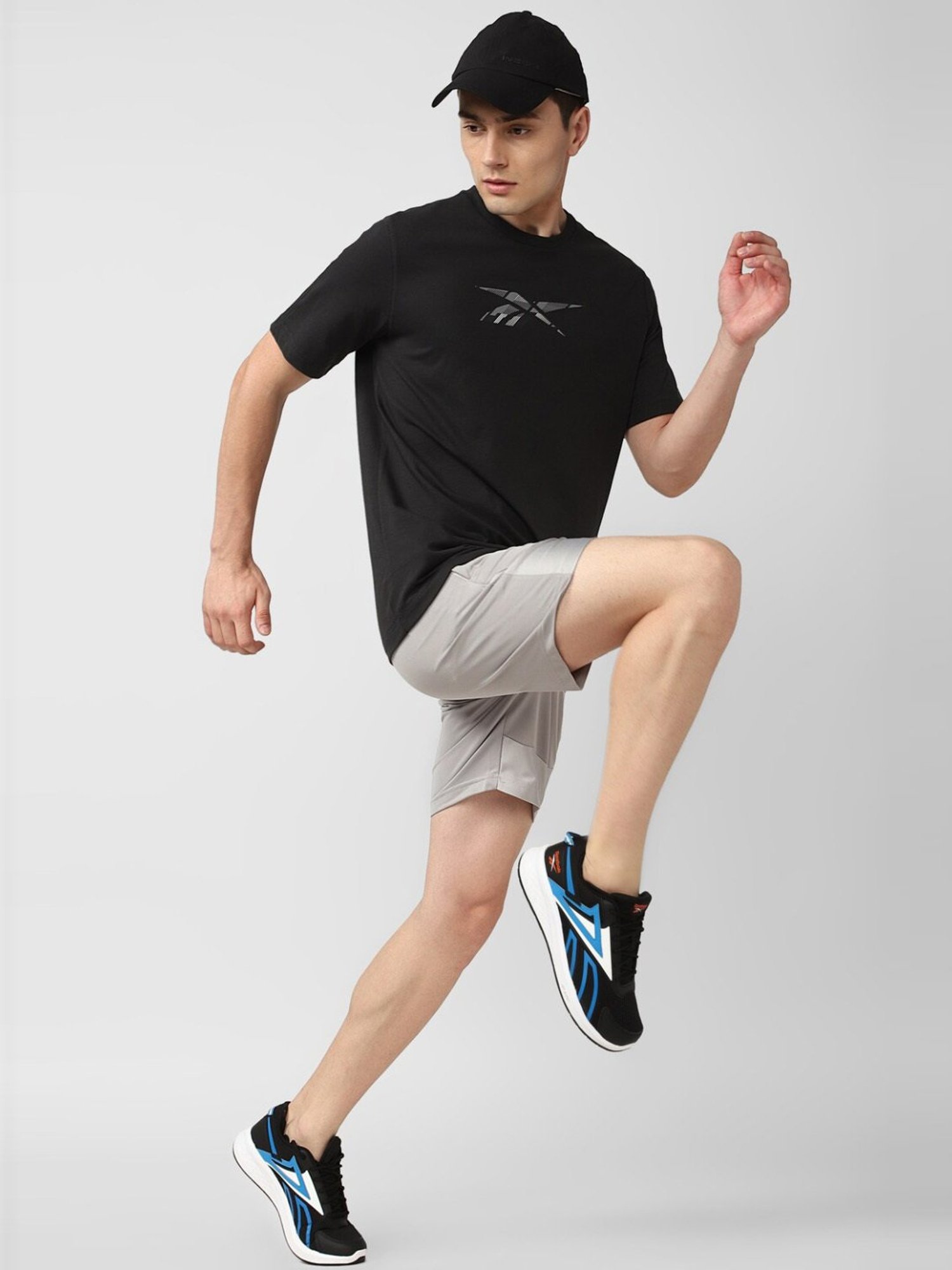 Reebok Black Slim Fit Train Speedwick Gfx Sports T-Shirt