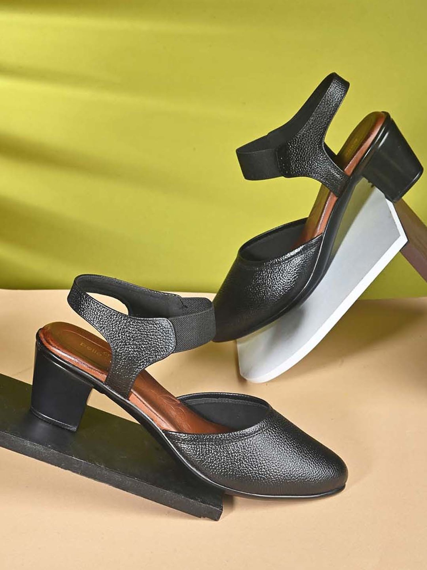 Pelle Albero Women's Black Ankle Strap Sandals