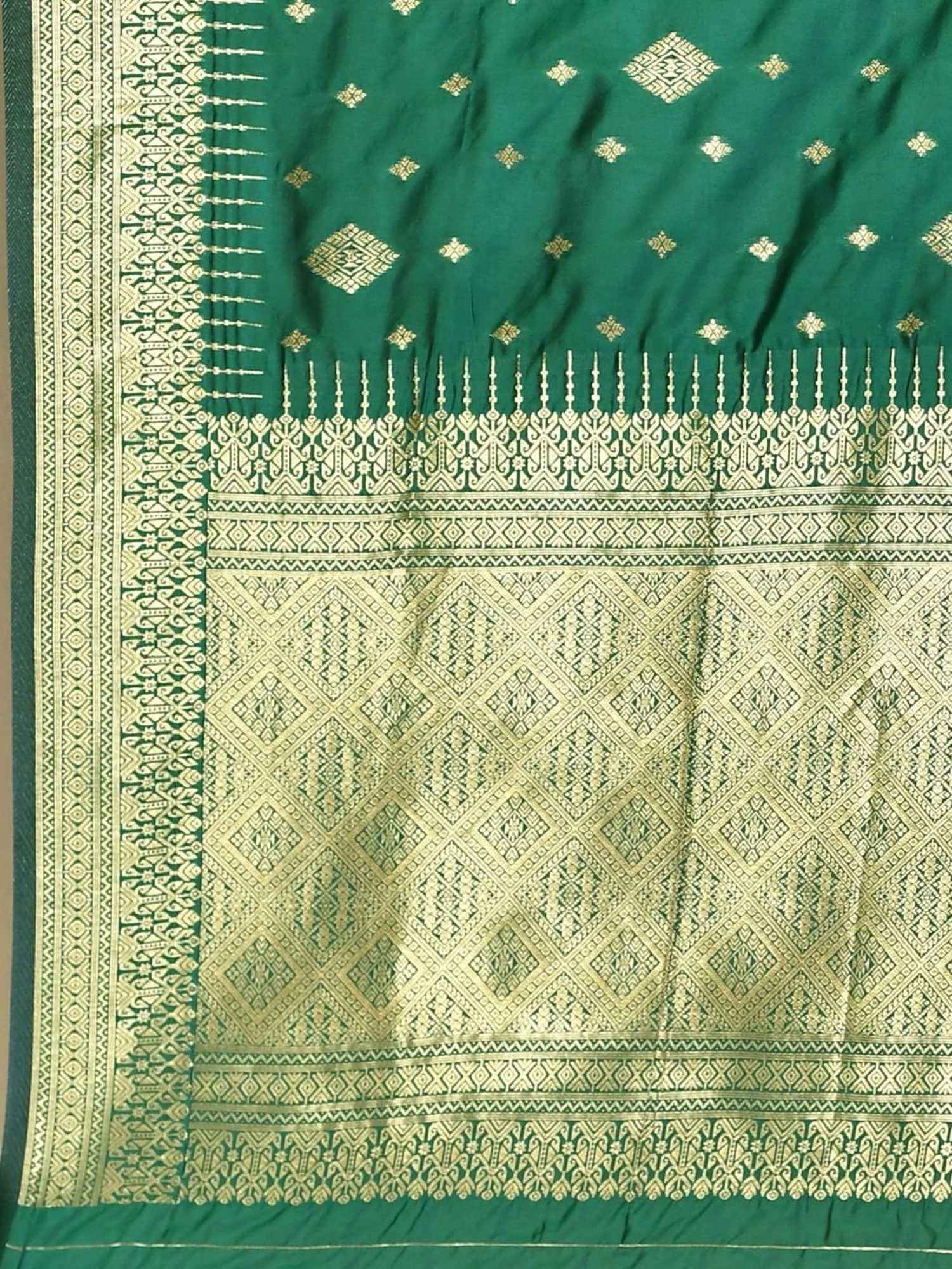 Elora Green Silk Woven Saree With Unstitched Blouse