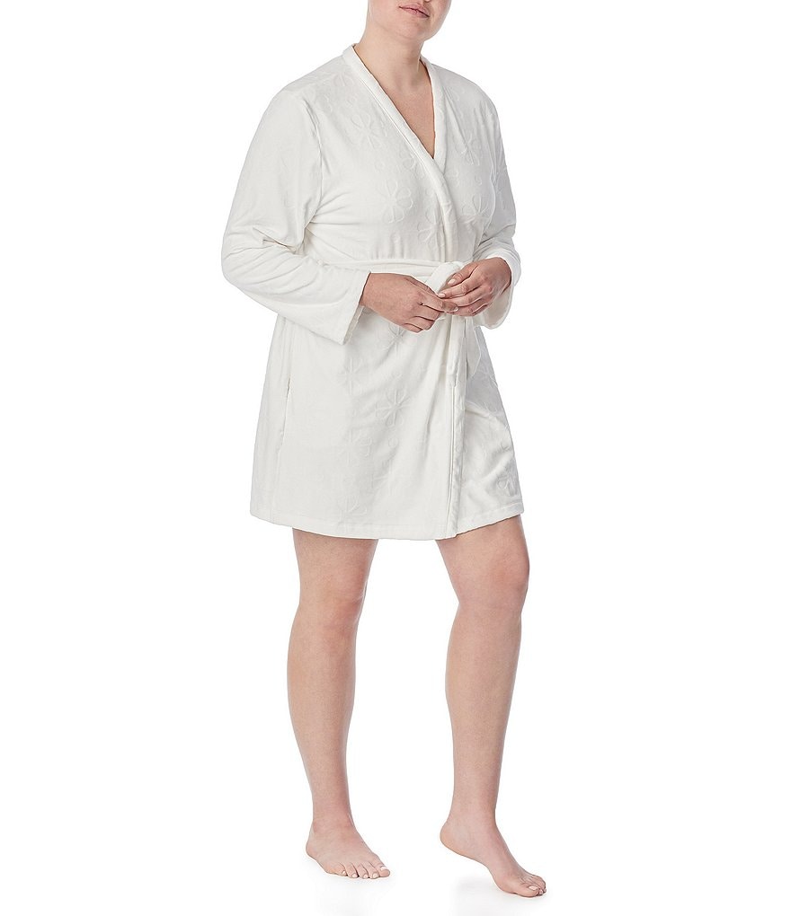 kate spade new york Plus Embossed Floral Plush Long Sleeve Flat Band Neck Self-Tie Short Wrap Robe