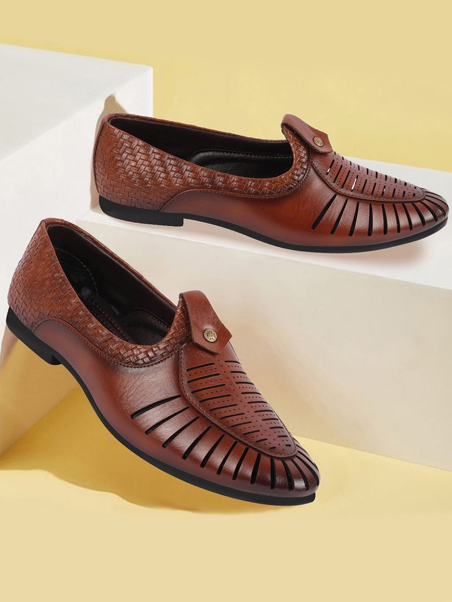 Fausto Men's Tan Ethnic Juttis