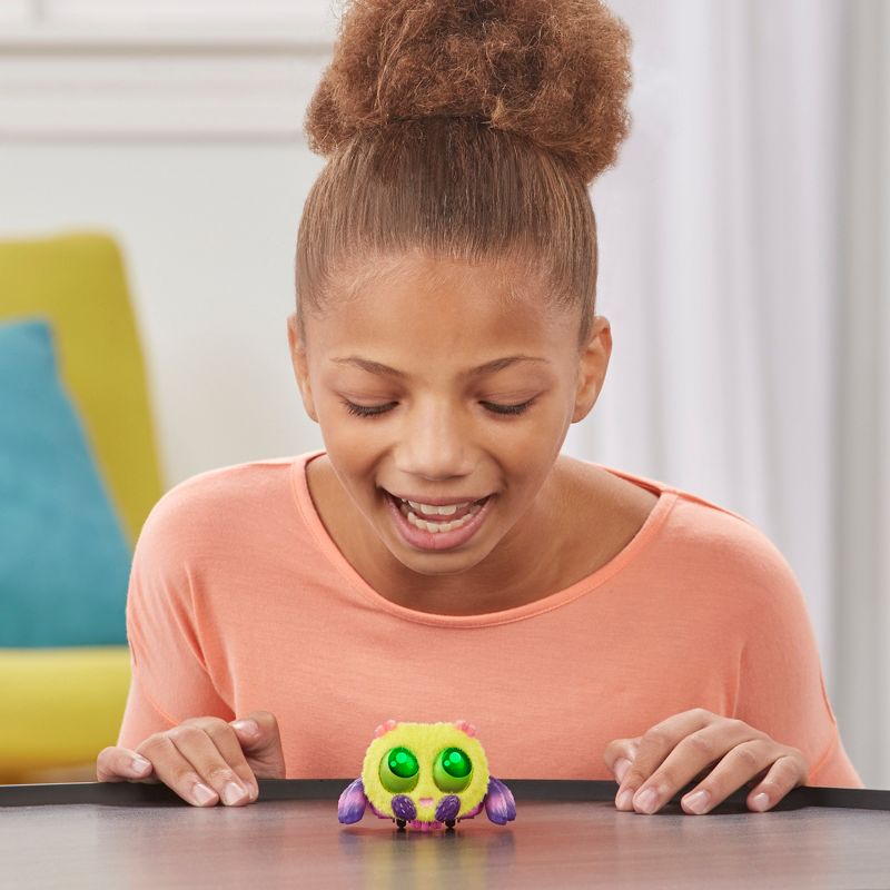 Yellies! Lil' Blinks Voice-Activated Spider Pet
