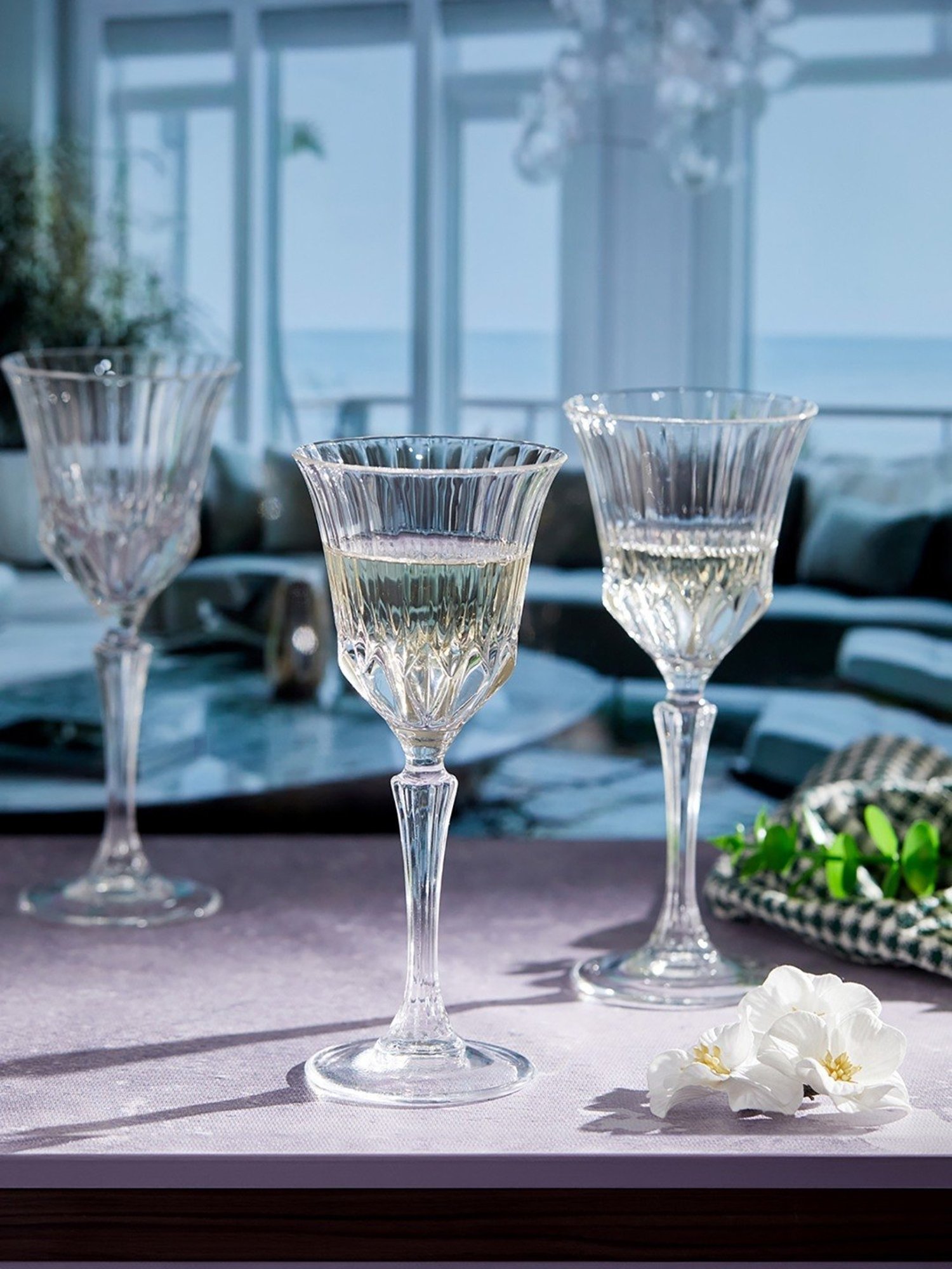 Trovea's Pure Elegance Transparent Glass Wine Glass - Set of 4