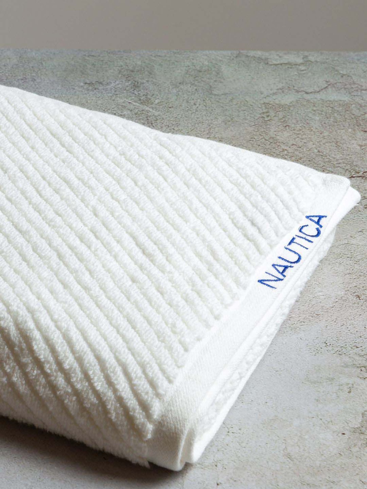 Nautica Cross View White Cotton 600 GSM Fluffy Zero Twist Bath Towel