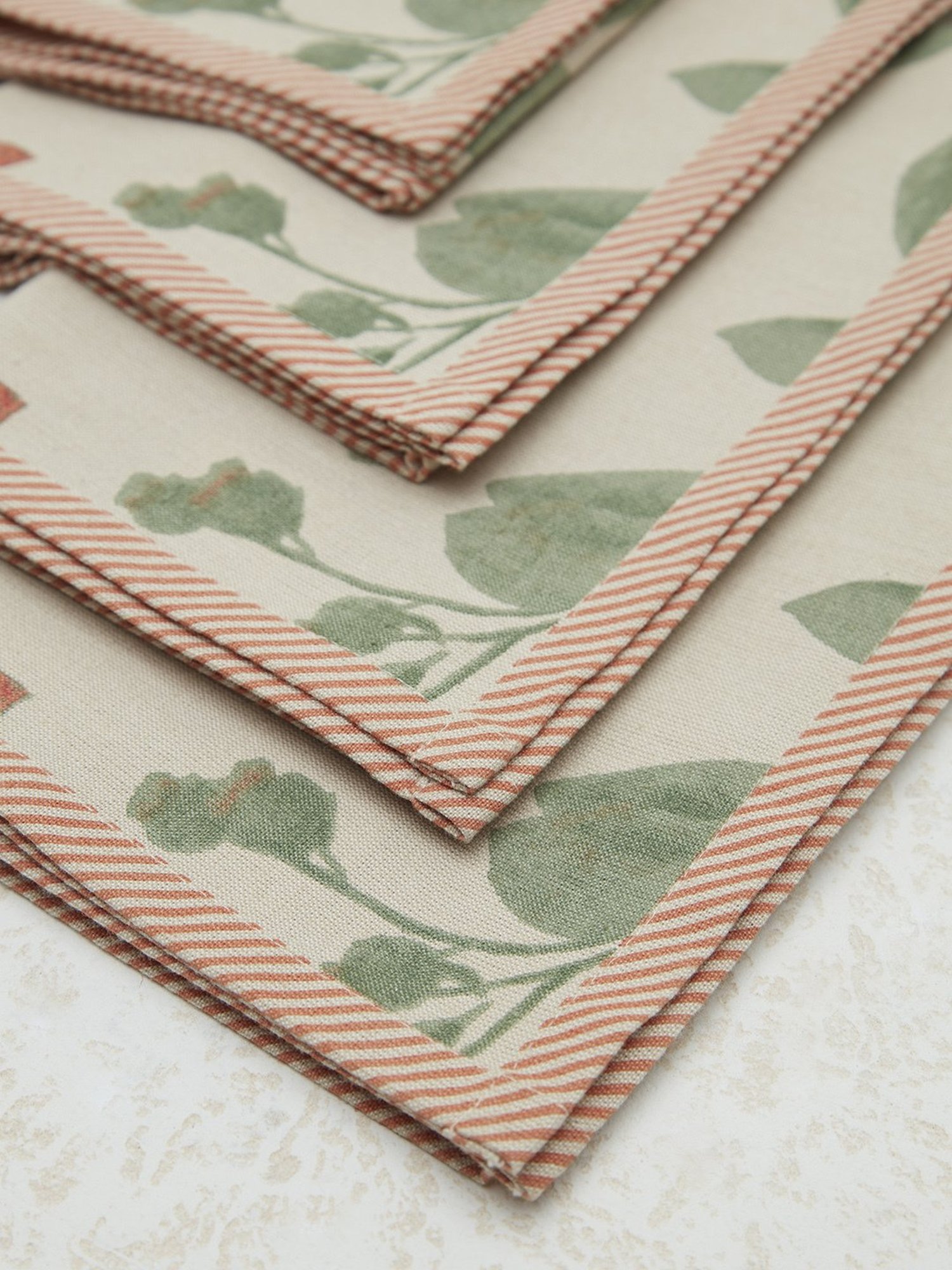 20" White Napkin with Red and Green Tassels Set of 4 pc White - SARO Lifestyle