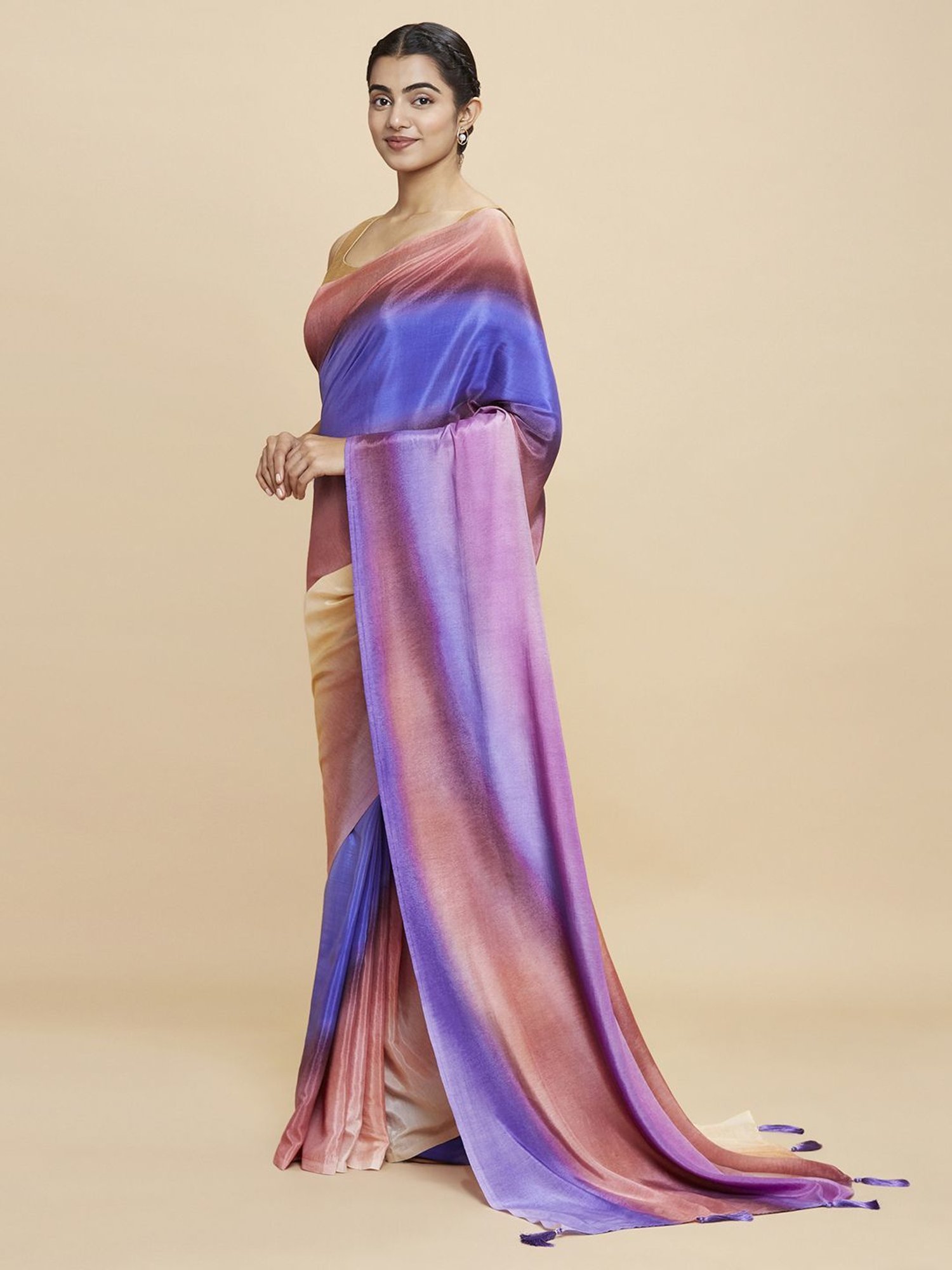 Navyasa Blue Liva Crepe Abstract Printed Saree With Coordinated Unstitched Blouse Piece