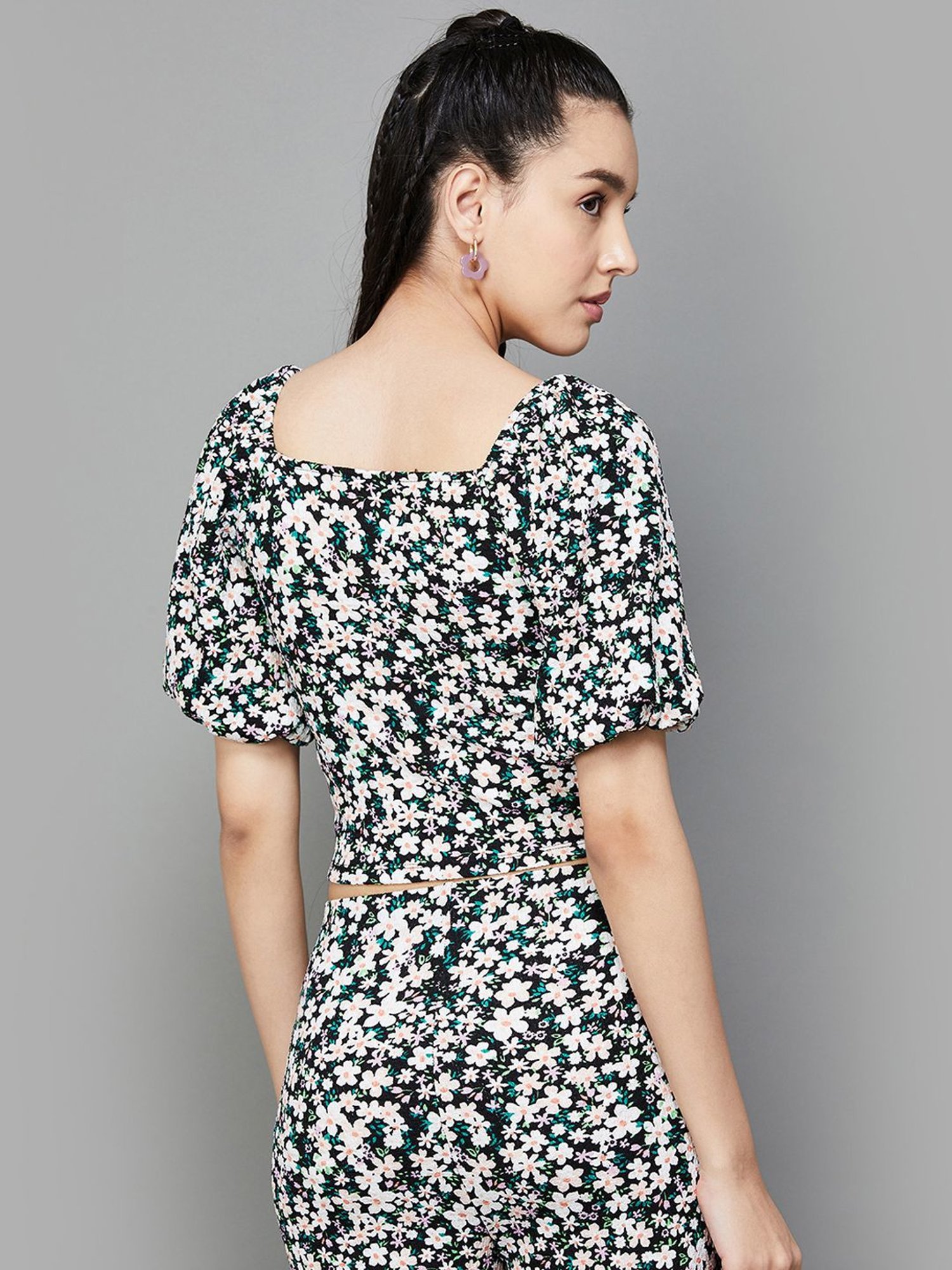 Ginger by Lifestyle Black Floral Print Crop Top